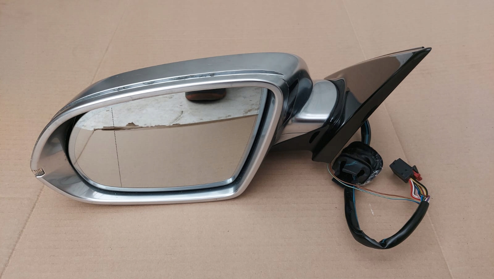 AUDI S8 A8 4H LUSTERKO ZEWNĘTRZNE LEWE 14+2 PIN 4H1857409L