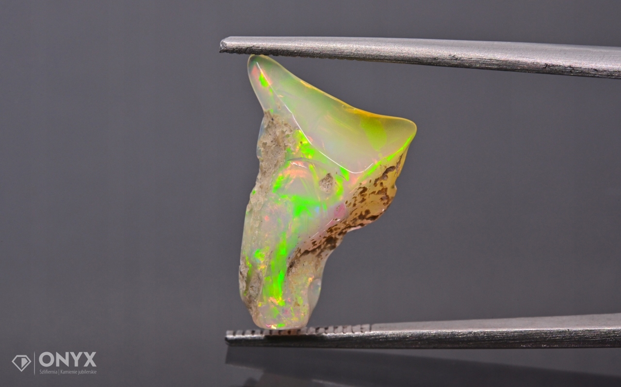 Opal z Etiopie hrudka 16x12 mm