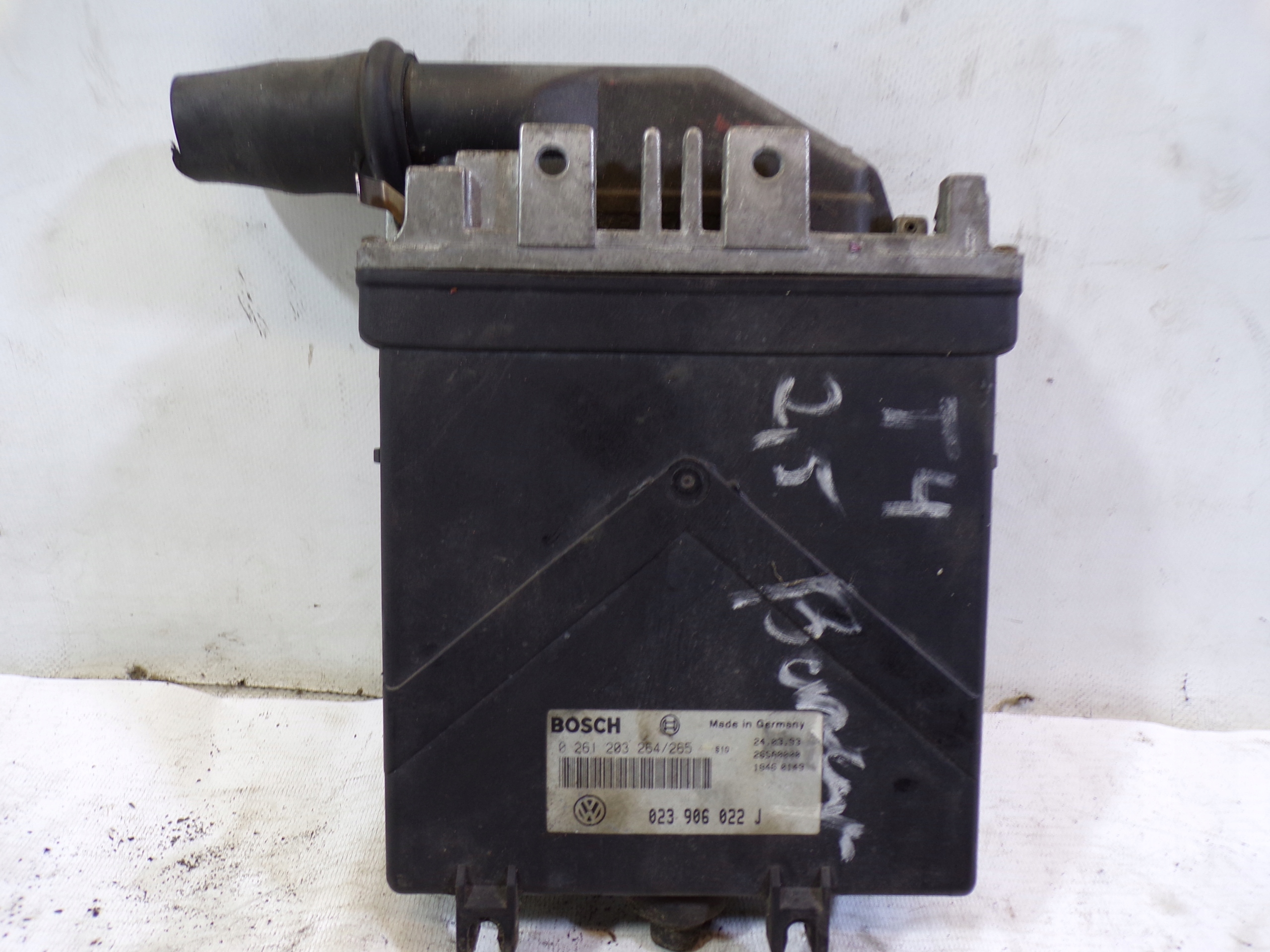 computer control unit of the engine VW TRANSPORTER T4 2.5B engine AAF 023906022J