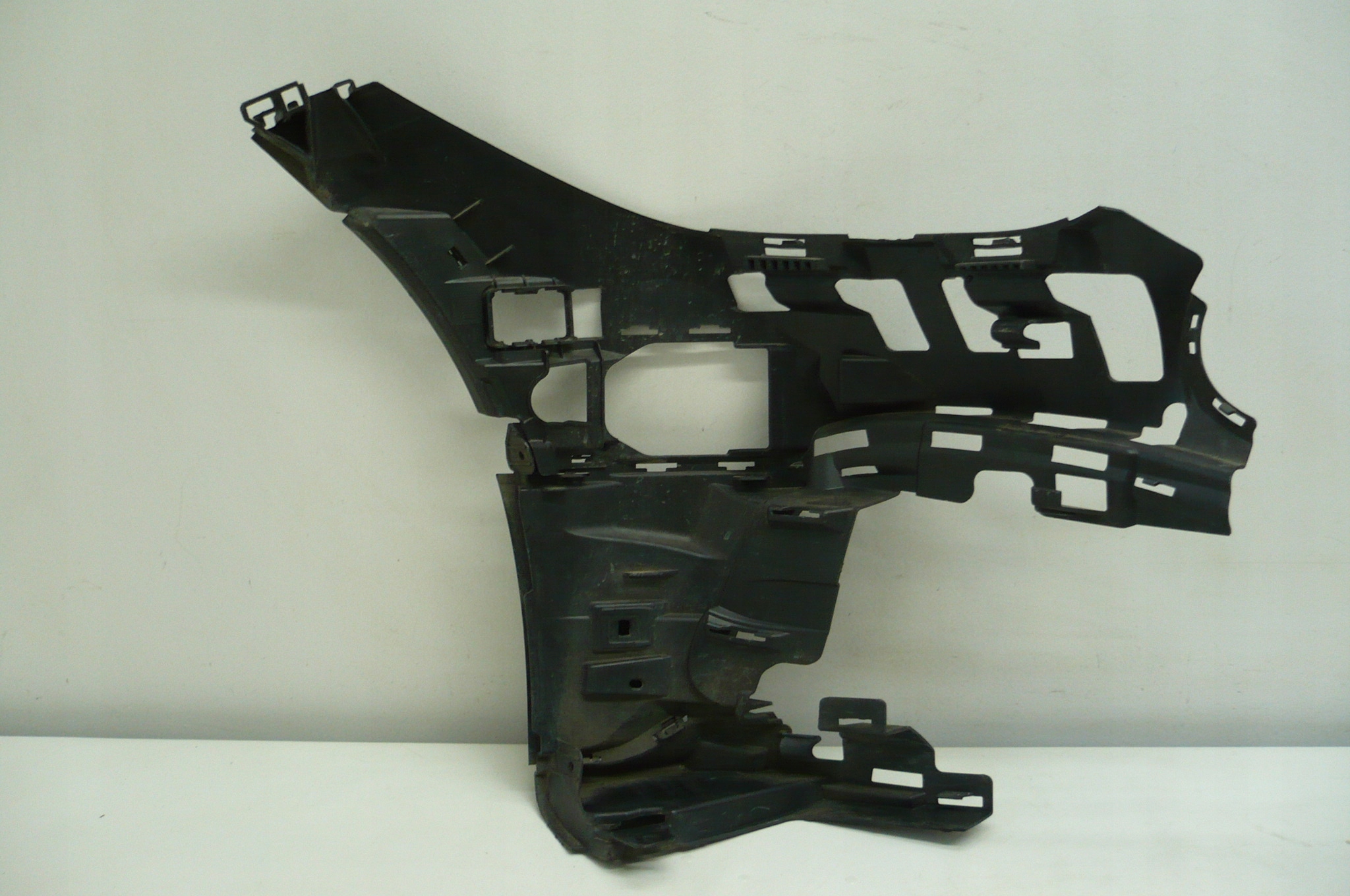 MERCEDES C-KLASA W206 AMG 21- holder bumper bracket left front