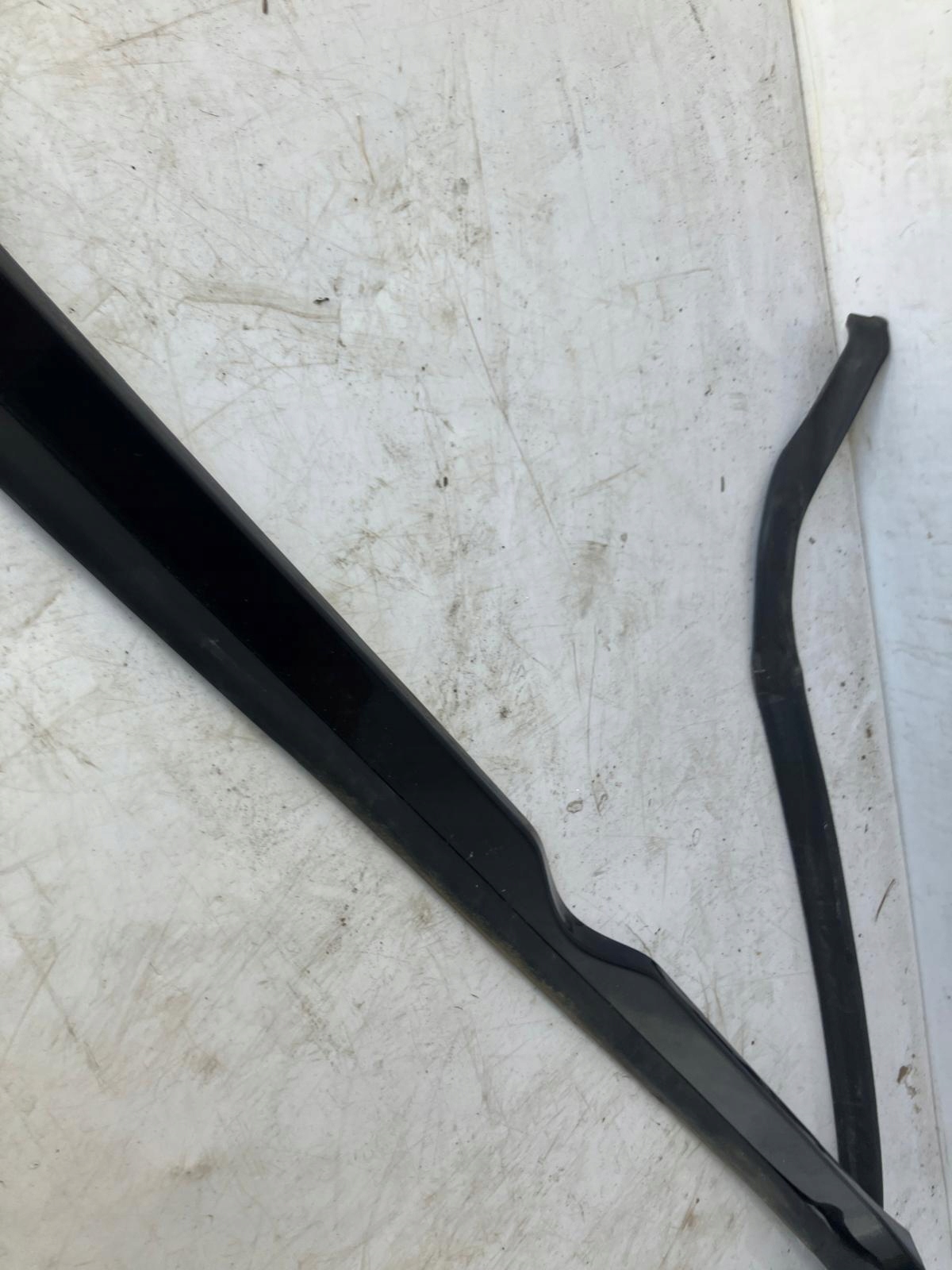 lišta těsnění PRAHU TESLA MODEL S 1012217-00 pravá PMBL