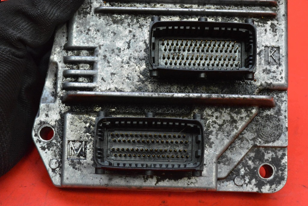 control unit computer of the engine 55561172FDMP OPEL ASTRA 3 III H 1.6 16V 105 KM