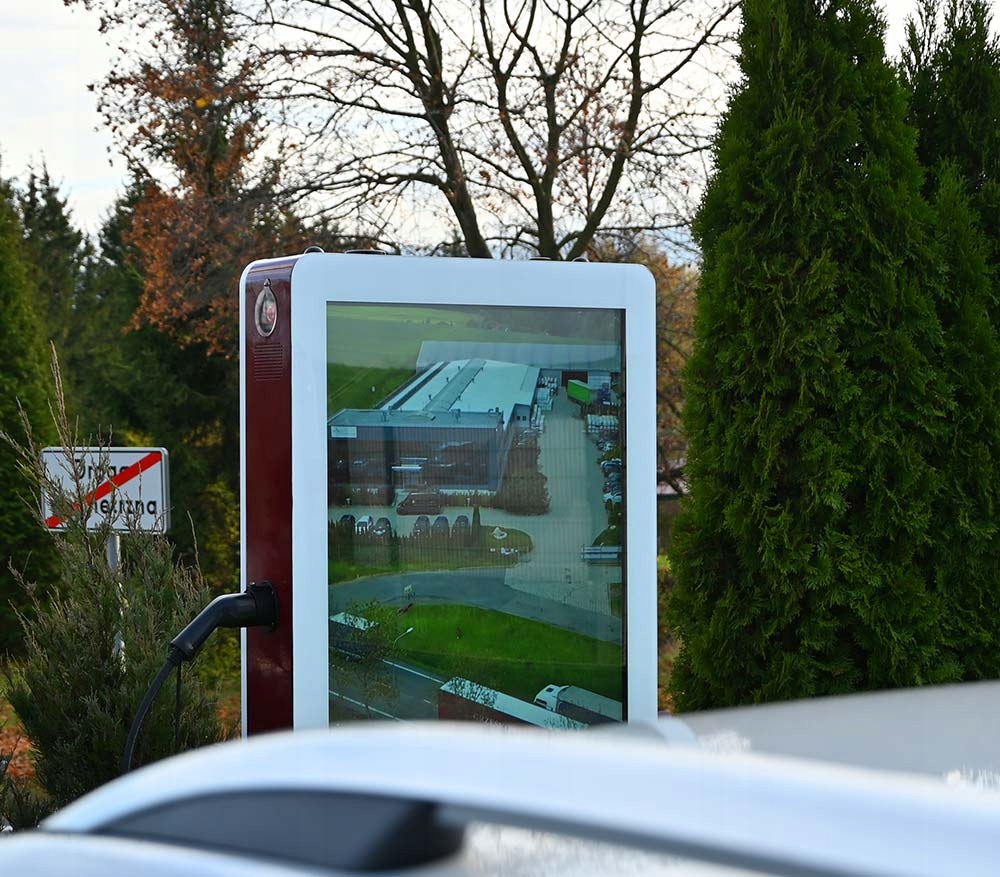 Ładowarka EV365 Model AC3 2x11kW RFID ekran 55' Liczba gniazd 2