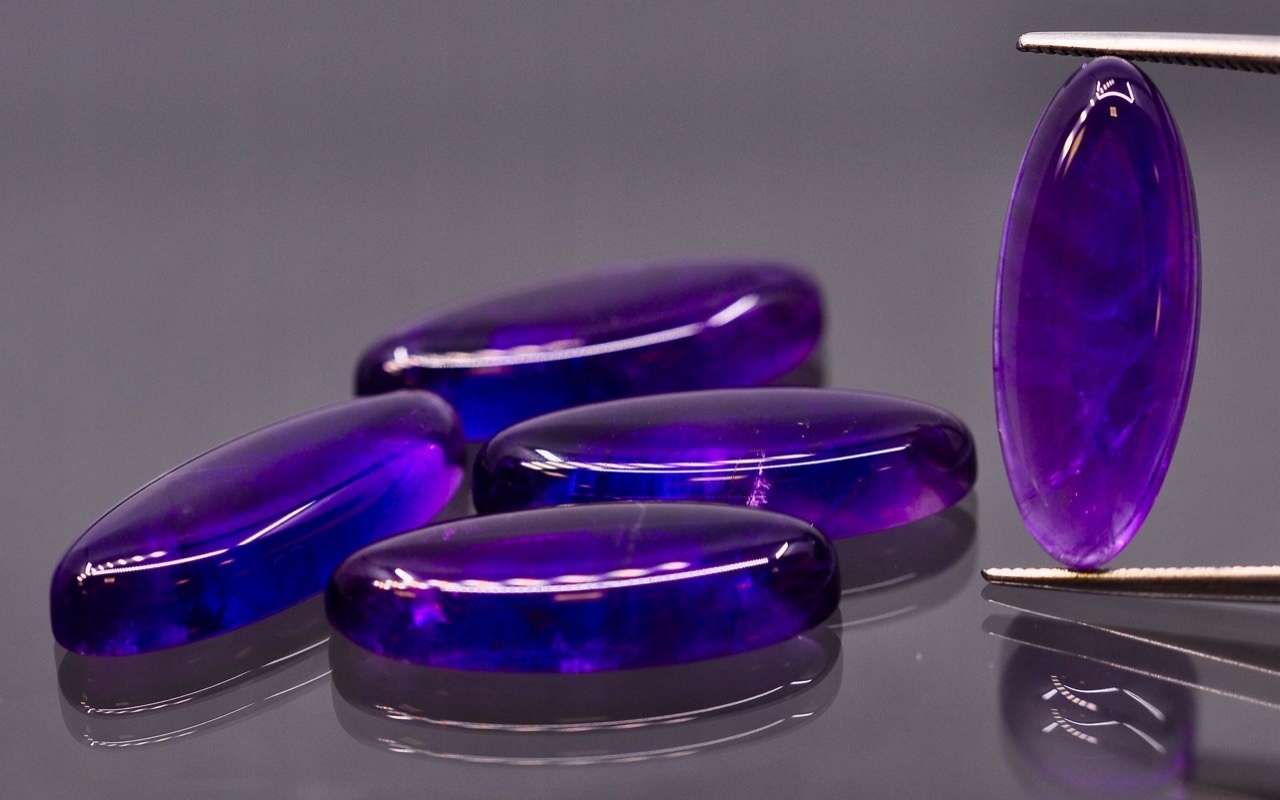 Ametyst A kabošon ovál 20x8 mm