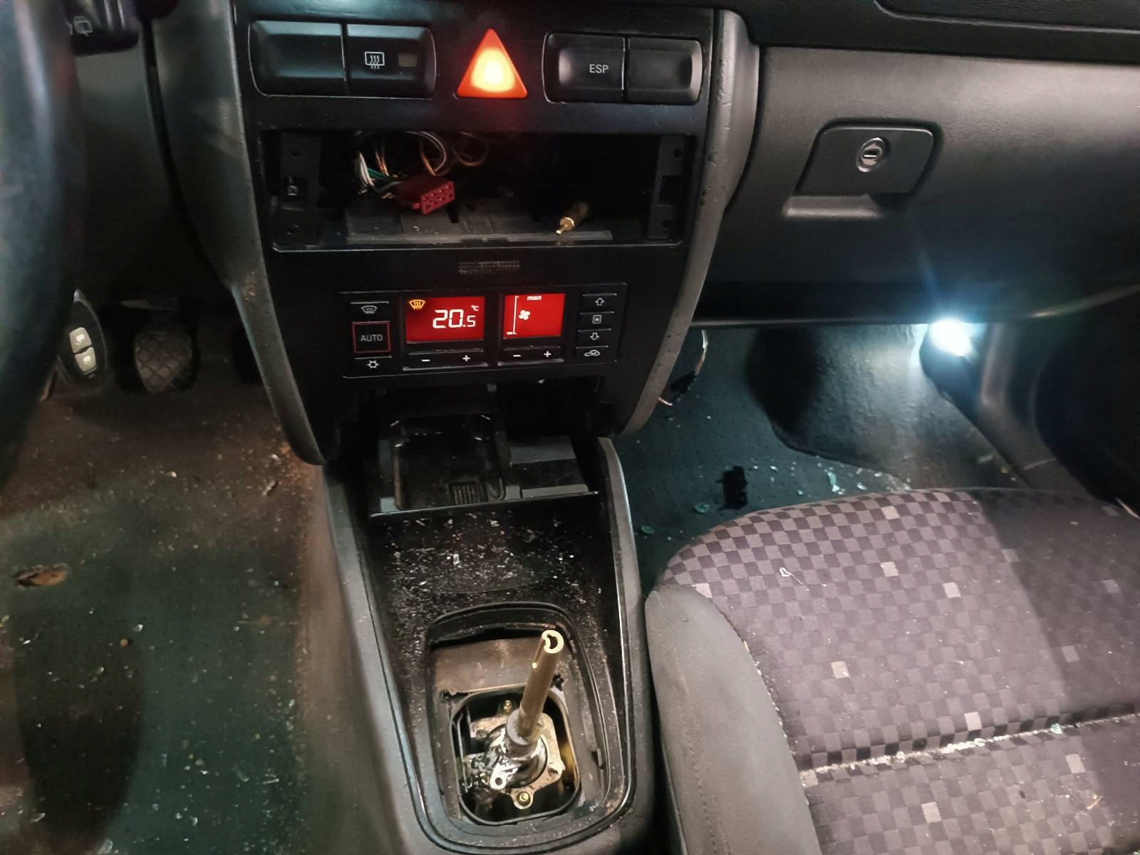 PANEL alimentation d'air AUDI A3 8L LIFT 5HB007608-10