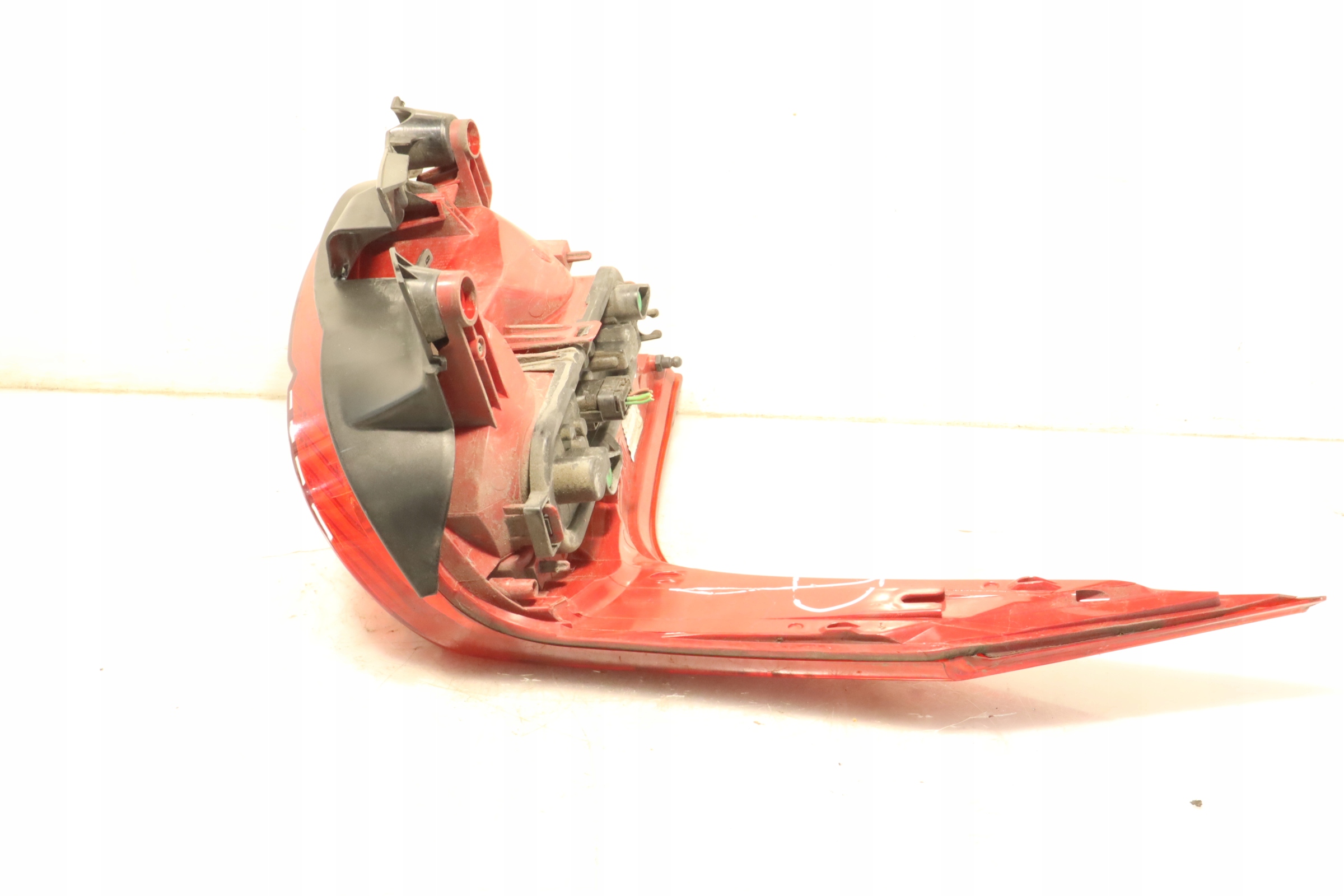 LAMPA PRAWA TYLNA PEUGEOT 5008 I MINIVAN Producent części Peugeot