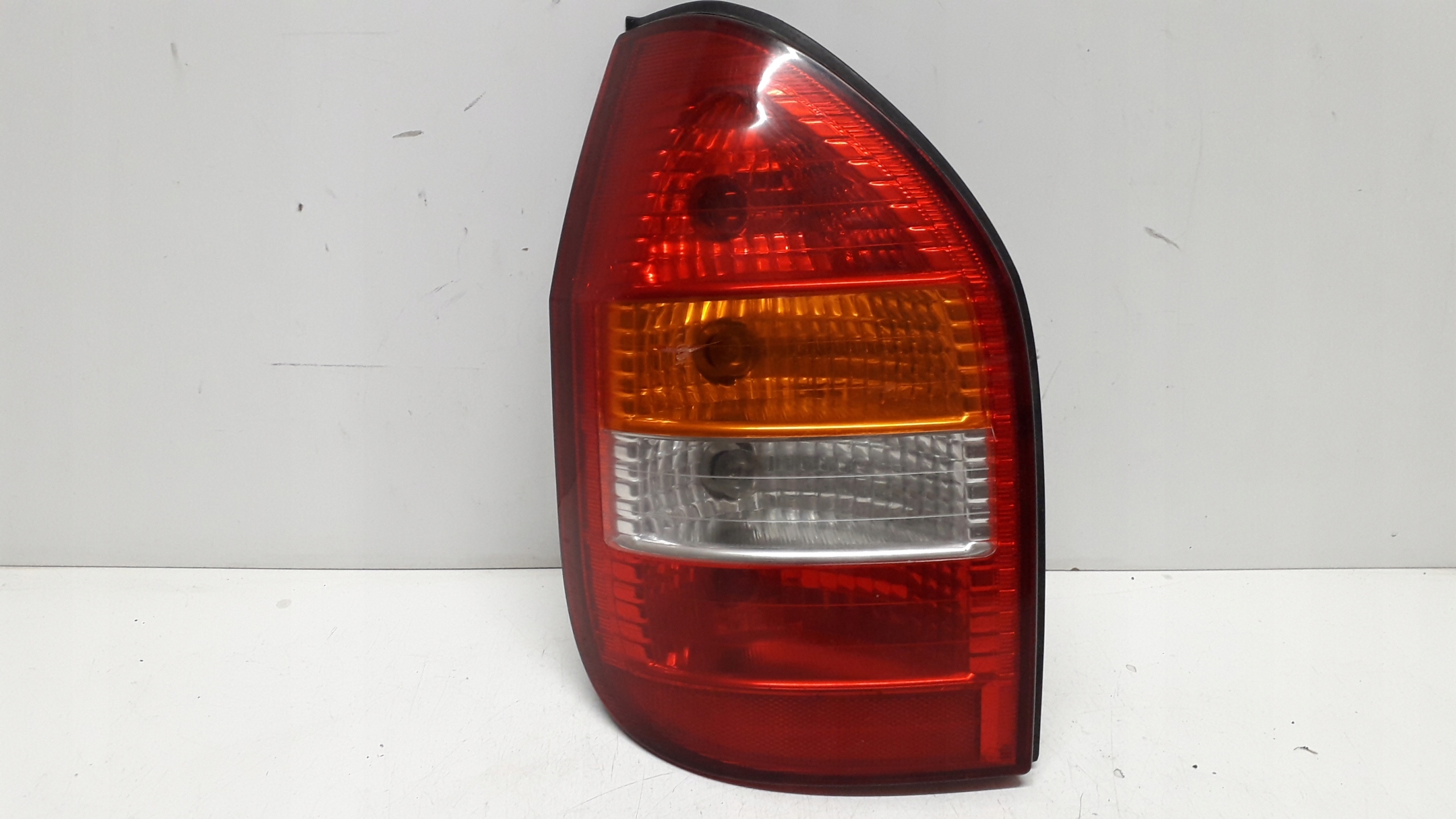 OPEL ZAFIRA A 99- LAMPA LEWA TYŁ Z WKŁADEM