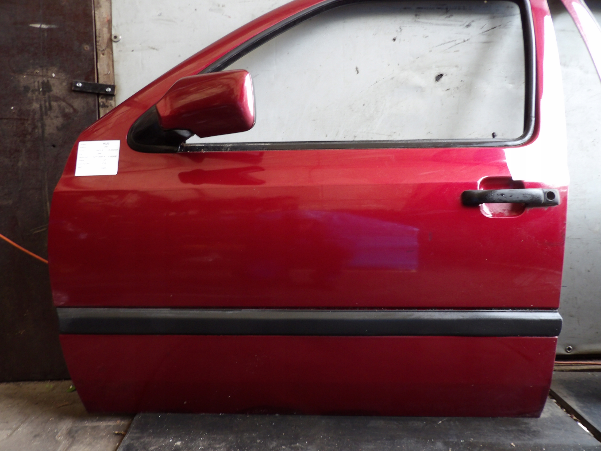 VW Golf III dvere predné Ľavé HB 5D lak. LC3L