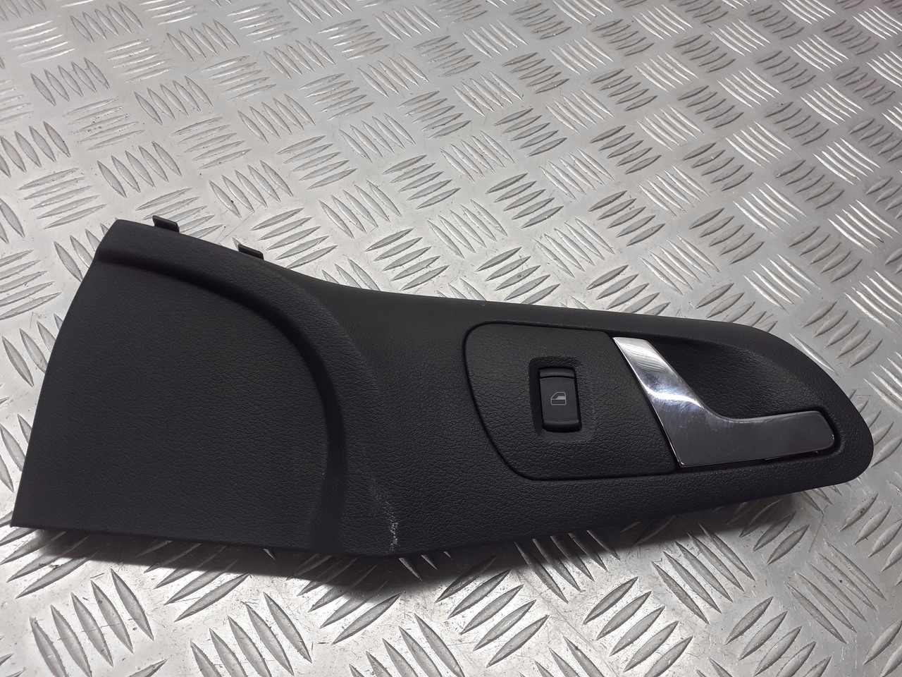 KLAMKA PRAWA PRZEDNIA WEWNĘTRZNA SKODA OCTAVIA I 1U0837248B