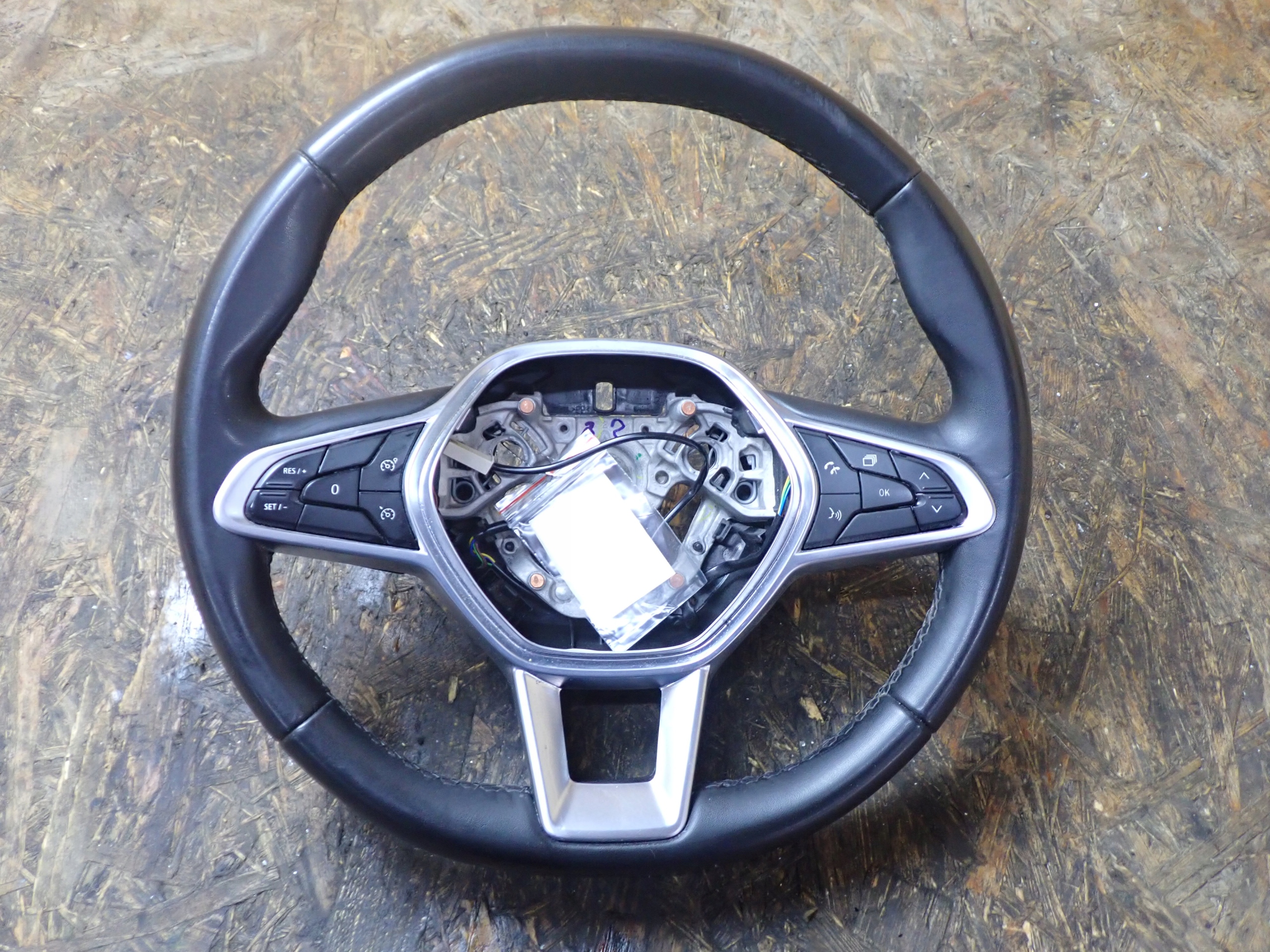 руль renault CLIO V 1,0 TCE 2021R 484002607R 9877