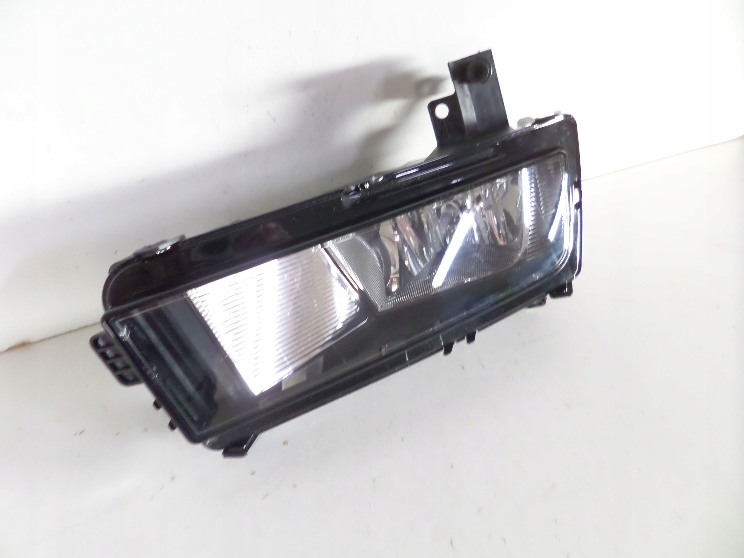 fog light light right VW TOURAN III 15