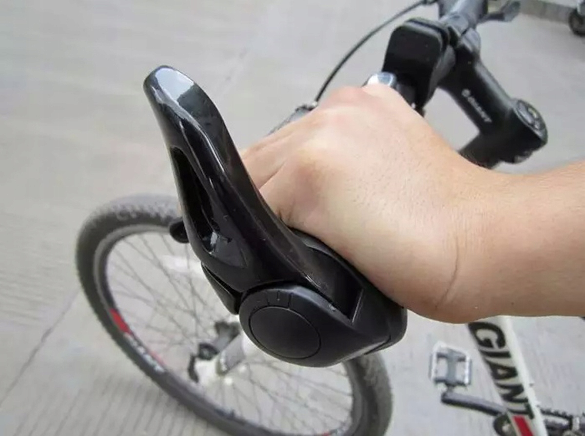 GRIPY ROWEROWE CHWYTY NA ROWER ROGI NA KIEROWNICĘ GUMA PRZEDNIE CZARNE RW23 Model RW23