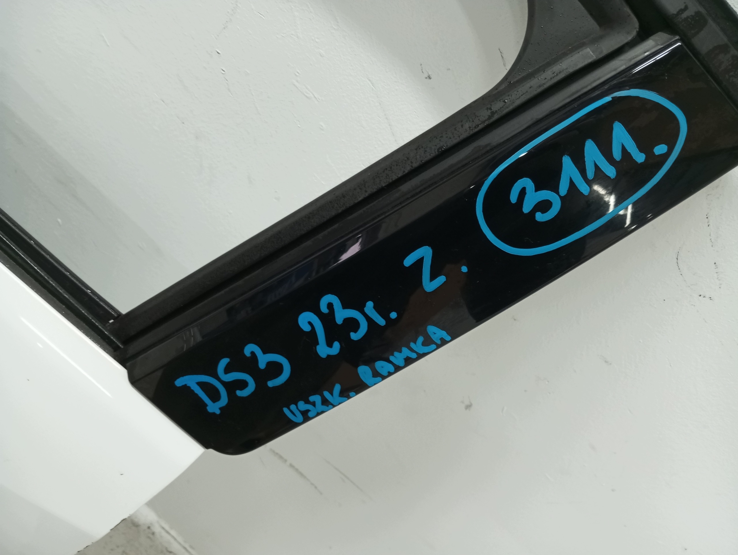 door left front CITROEN DS3 23r damag.