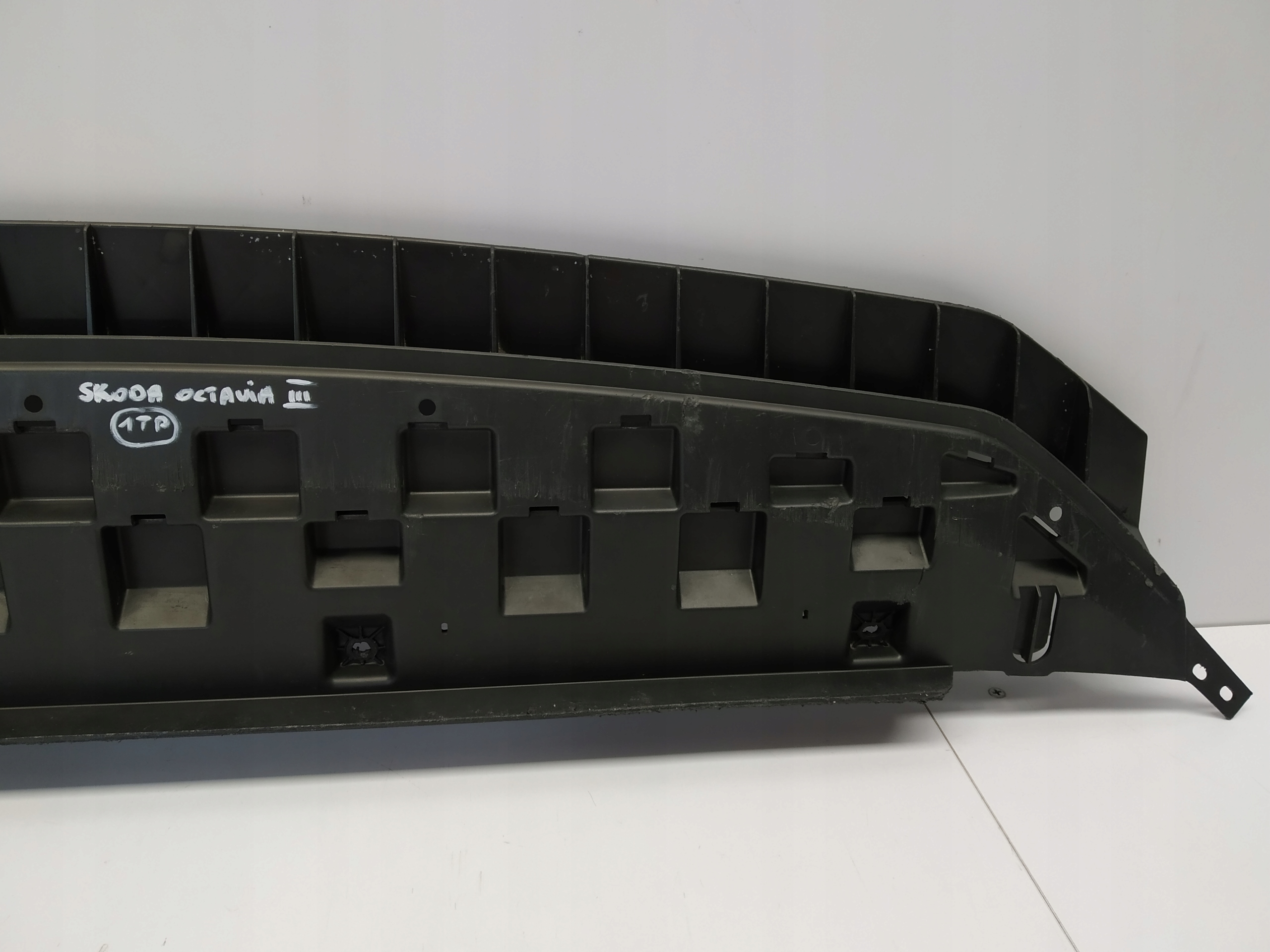 2012-2016r Octavia III 3 cover cover below bumper front 5E0807611 original