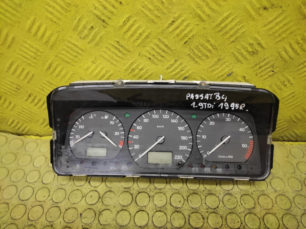 VW PASSAT B4 1.9 TDI dials 3A0919860M