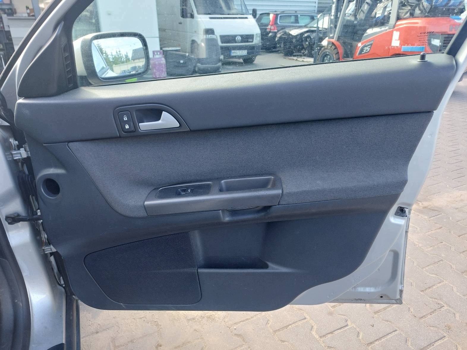 seats KOMPLET left right seat rear part + side VOLVO V50 and