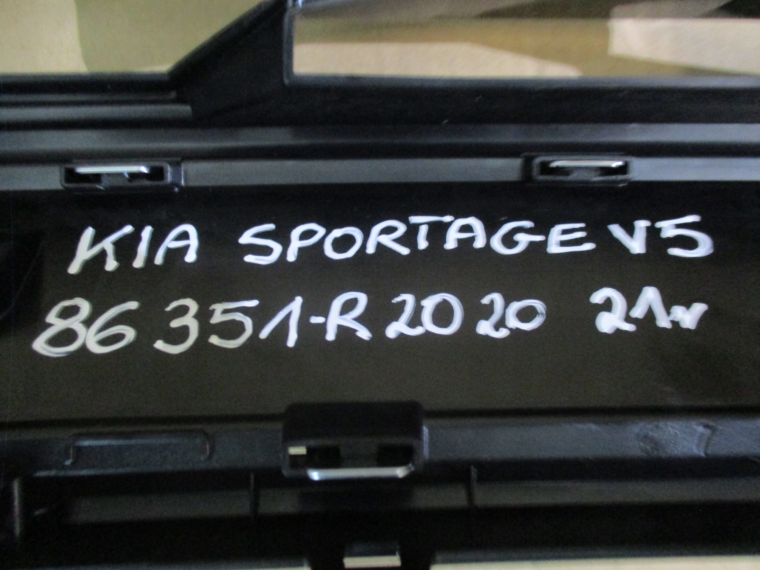 Grill Kia Sportage 5 V 86351-R2020 21r