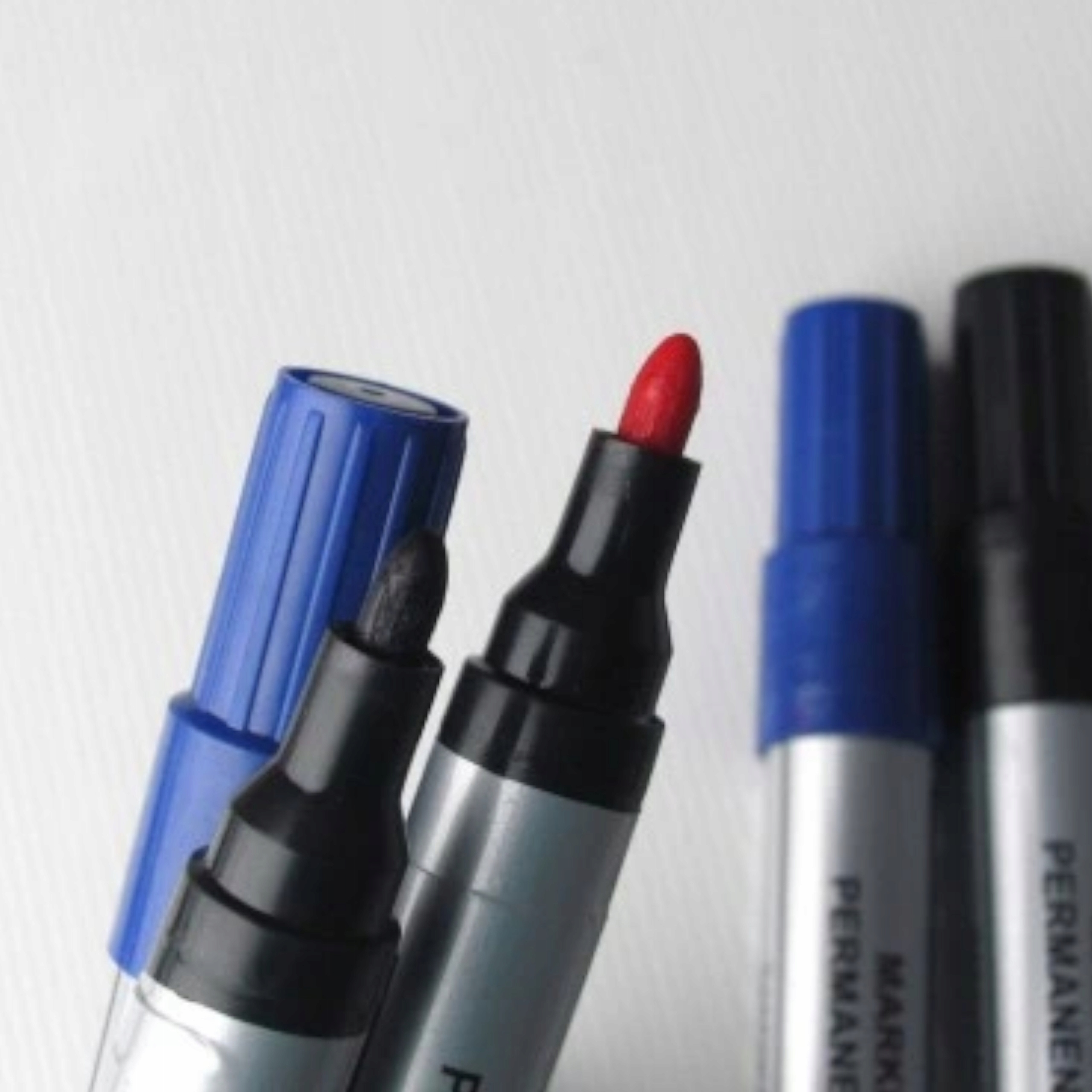 MARKER PERMANENTNY WODOODPORNY CZARNY OKRĄGŁY PISAK MAZAK Toma TO-090 Kod producenta TO-090