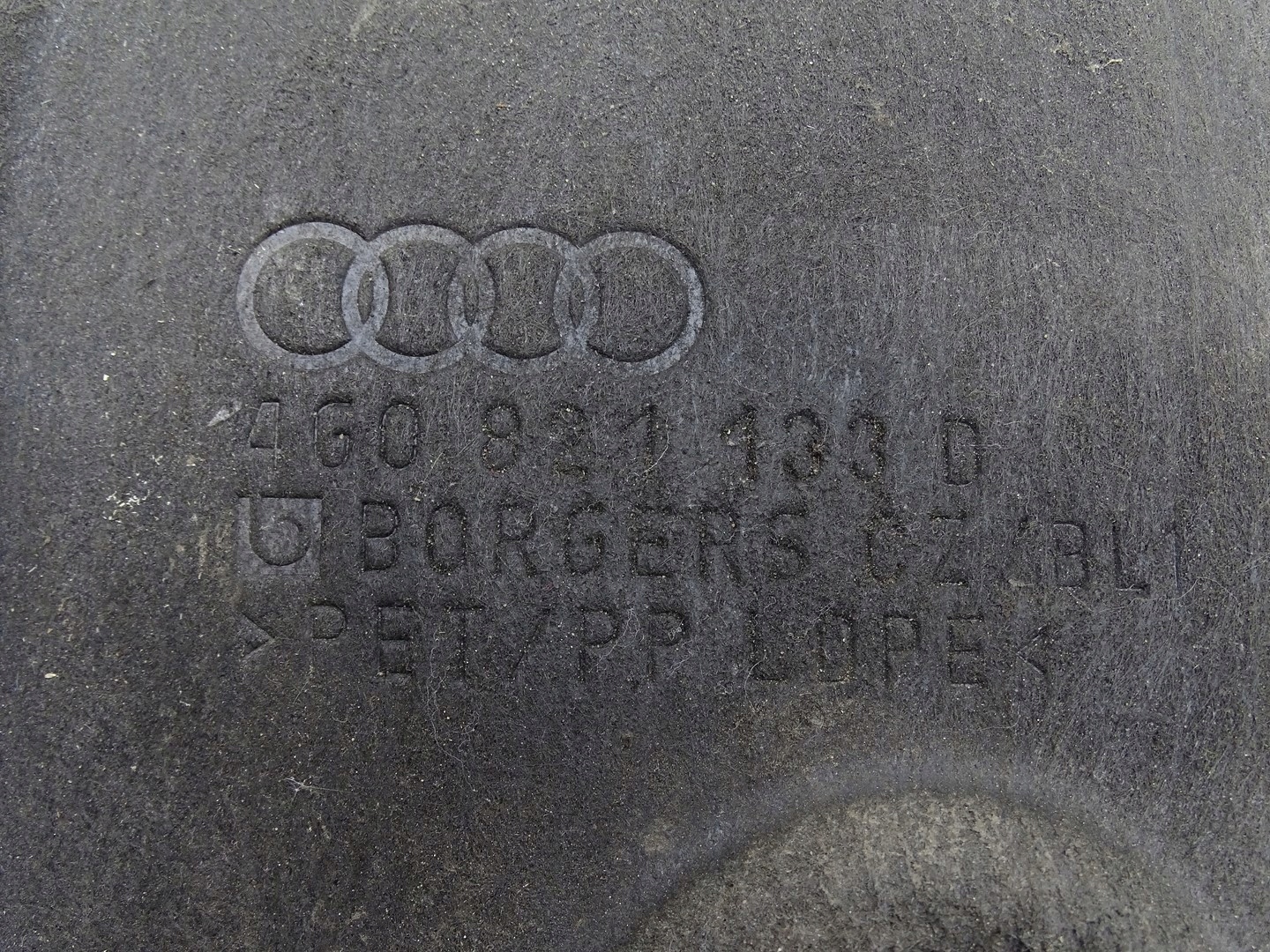 Audi OE 4G0821133D подкрылки переднее левое