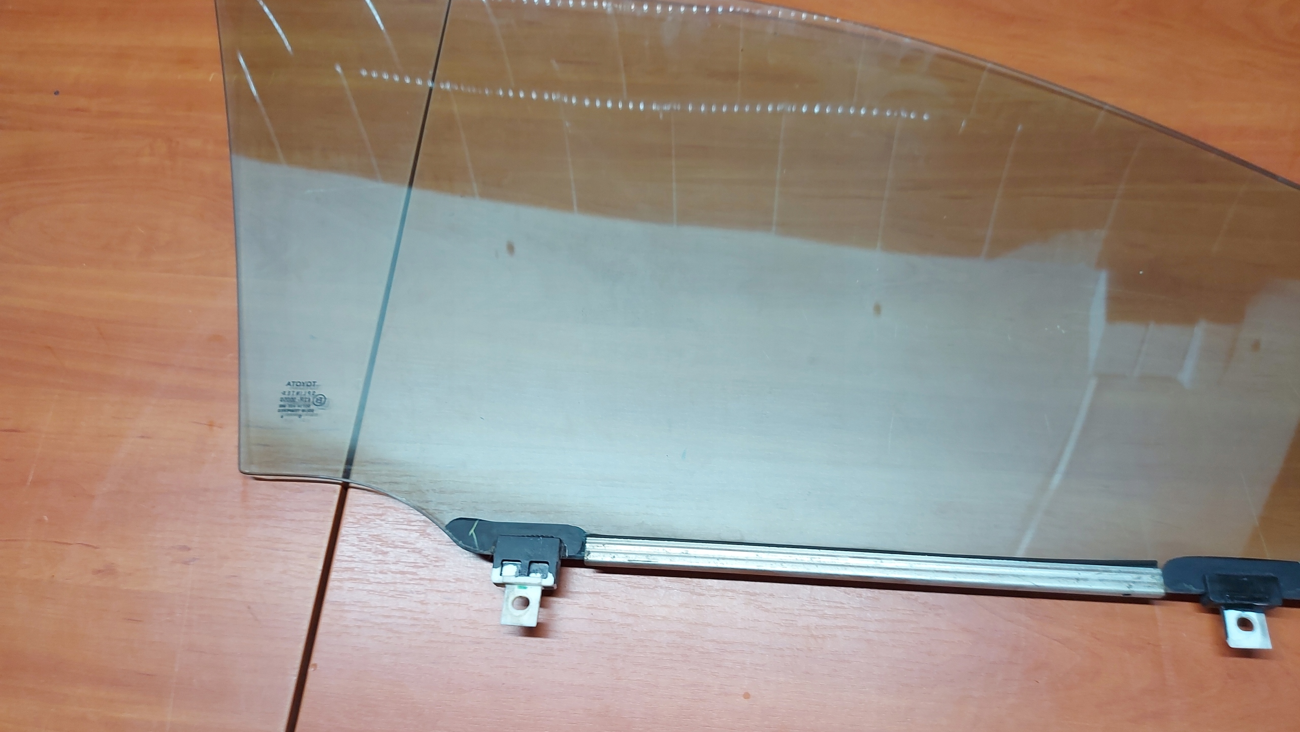 window left left front TOYOTA AVENSIS T25 03-09