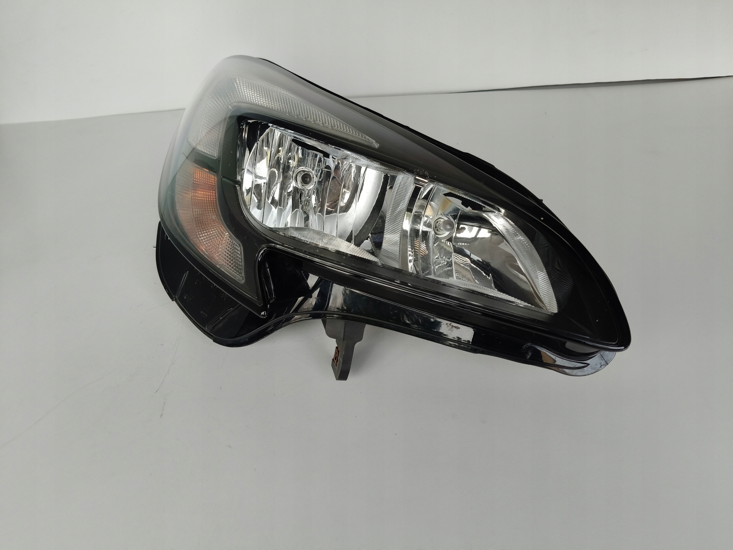 far desna OPEL CORSA E 14