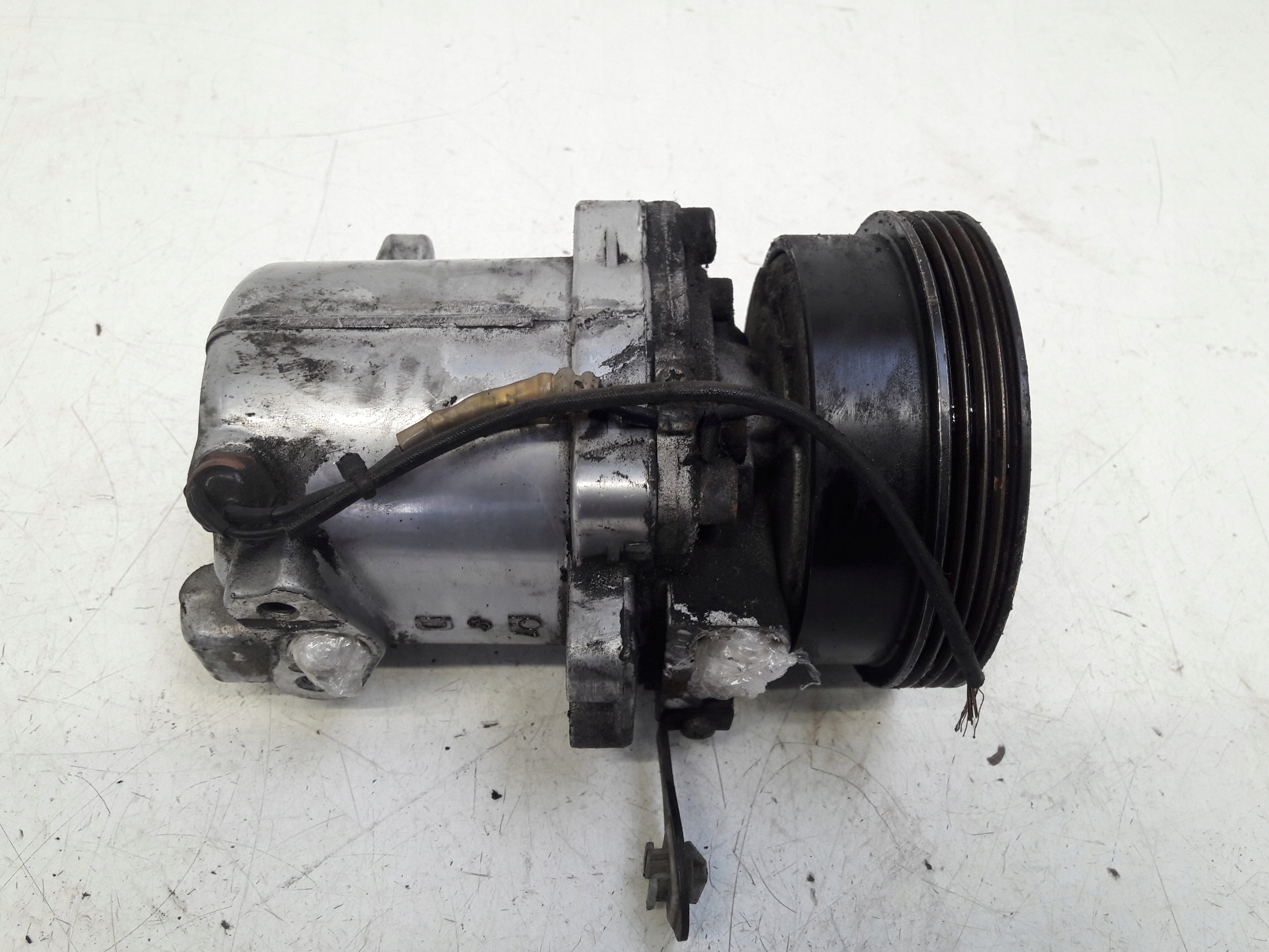 Klimakompressor klimaanlage 8FK351131 BMW E36