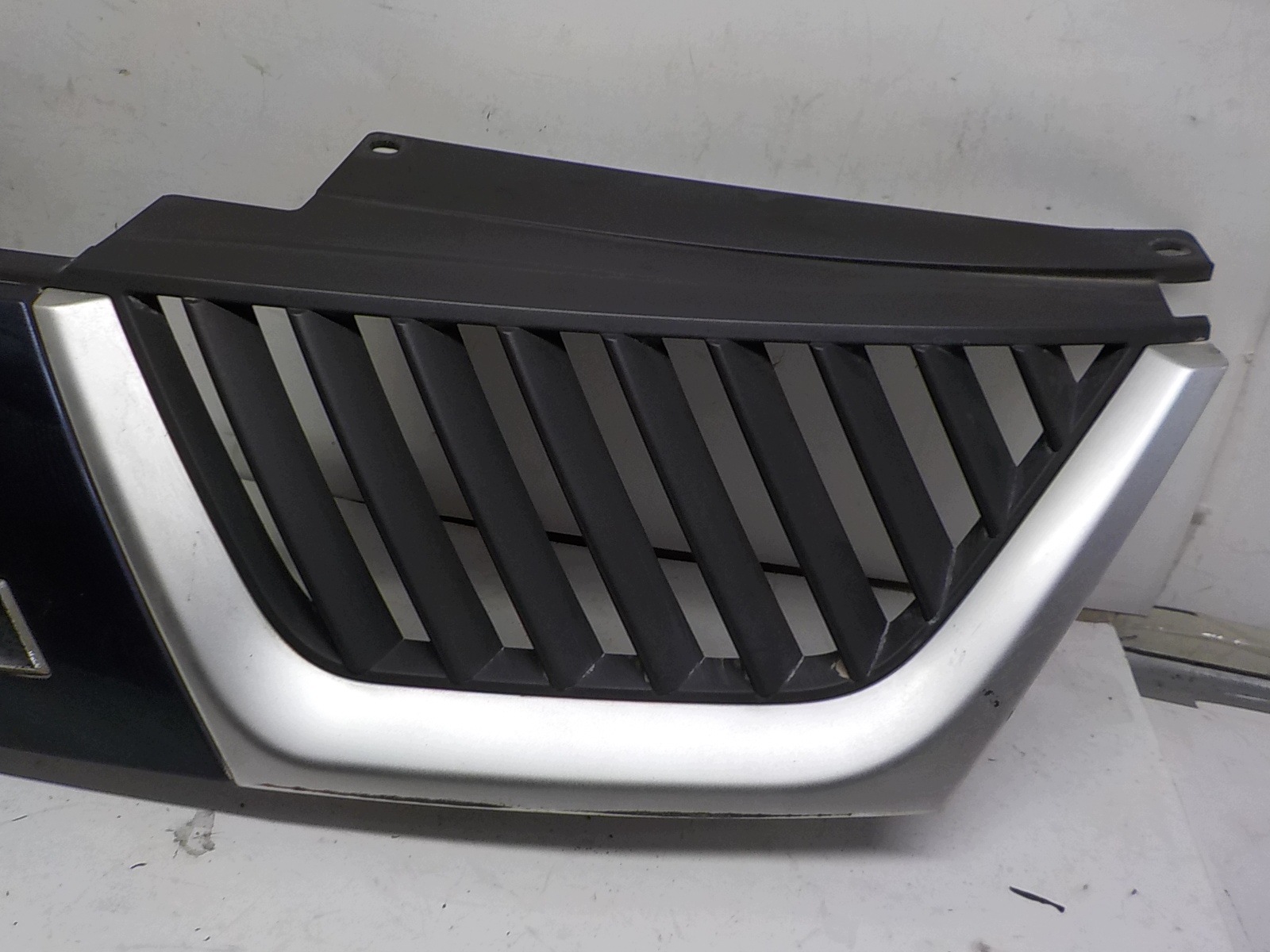 MITSUBISHI OUTLANDER II grill grille radiator