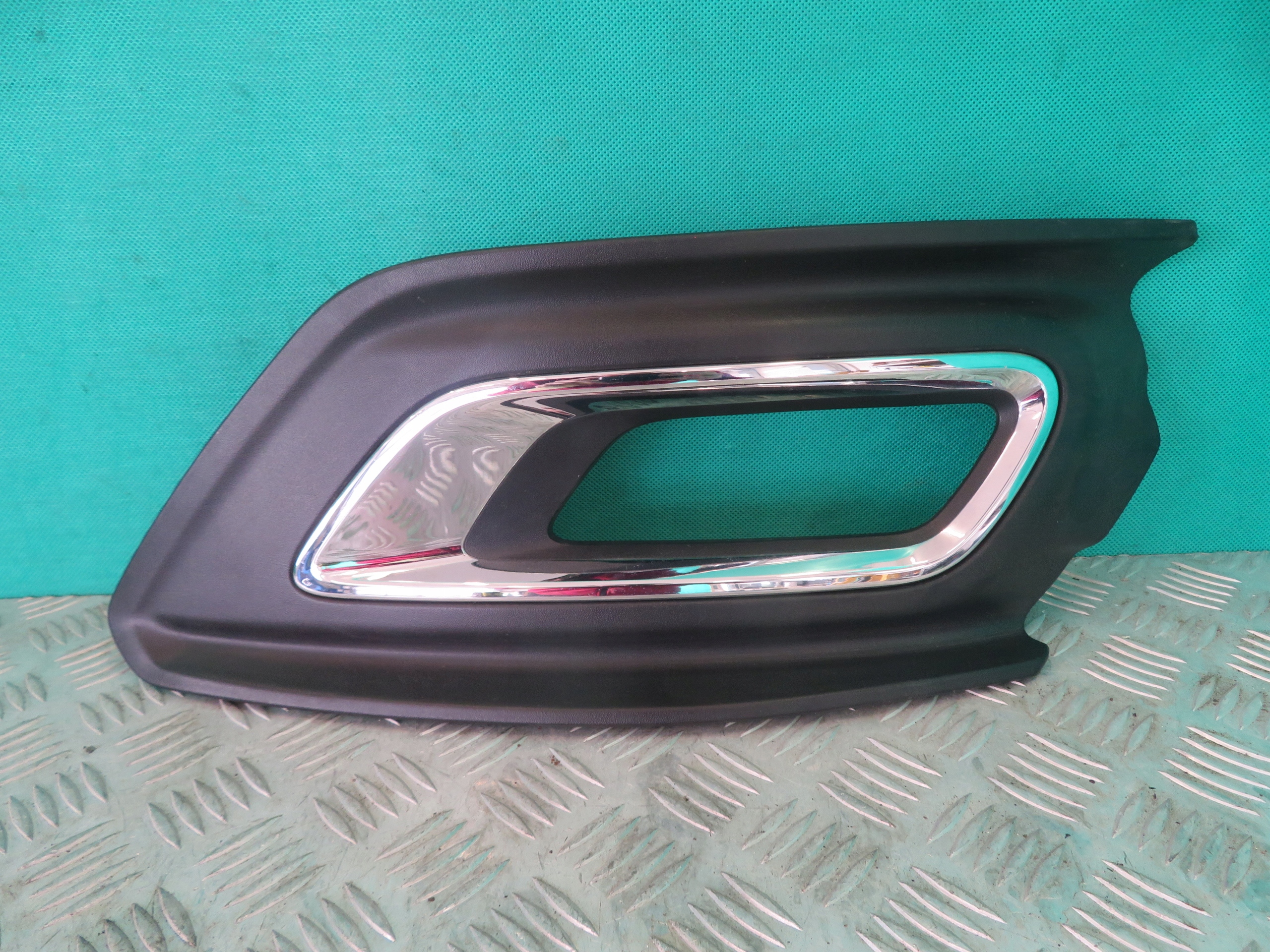 KK21-R19952-CB KK21R19952CB - РЕШЕТКА БАМПЕРА ПЕРЕДНЯЯ ПРАВАЯ FORD TRANSIT CUSTOM