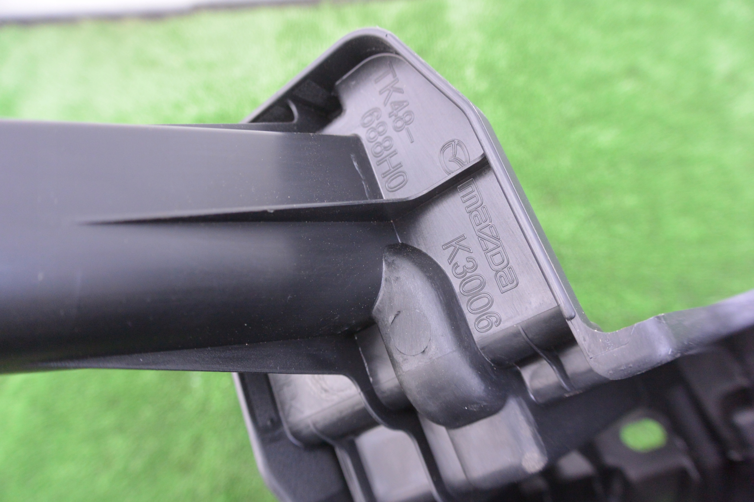 bracket of the floor boot MAZDA CX9