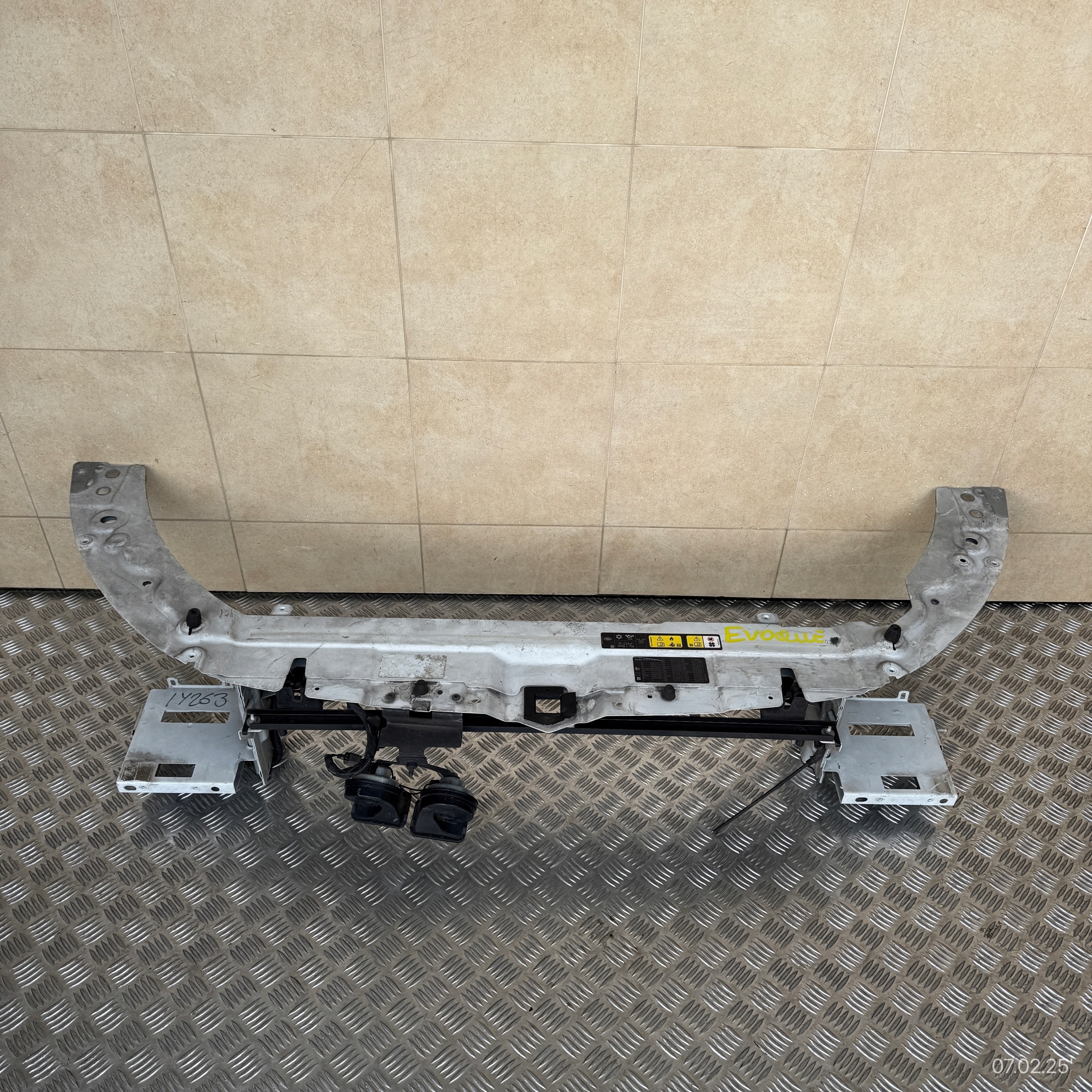 bar, wall front upper LAND ROVER EVOQUE and LIFT BJ32 00208