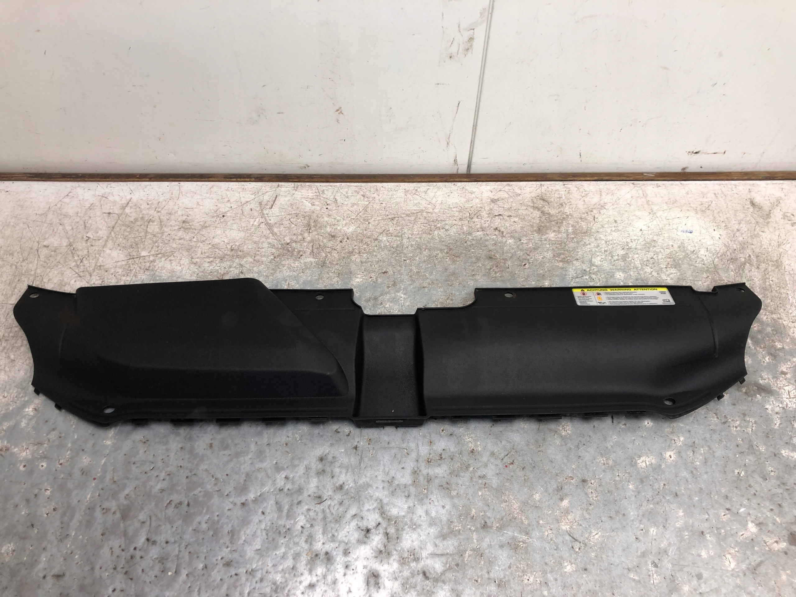 kryt stěny předního AUDI A4 B8 8K0807081