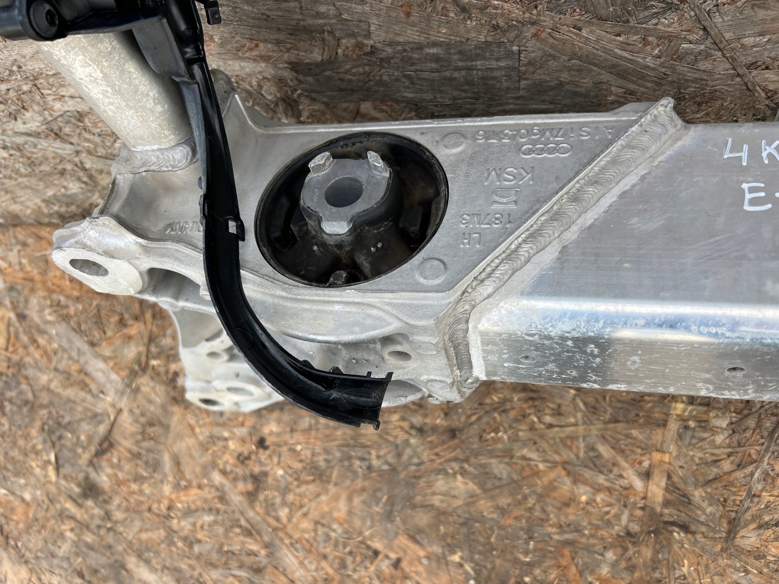 axle beam subframe axle beam TRAWERS AUDI E-TRON 4KE399313C