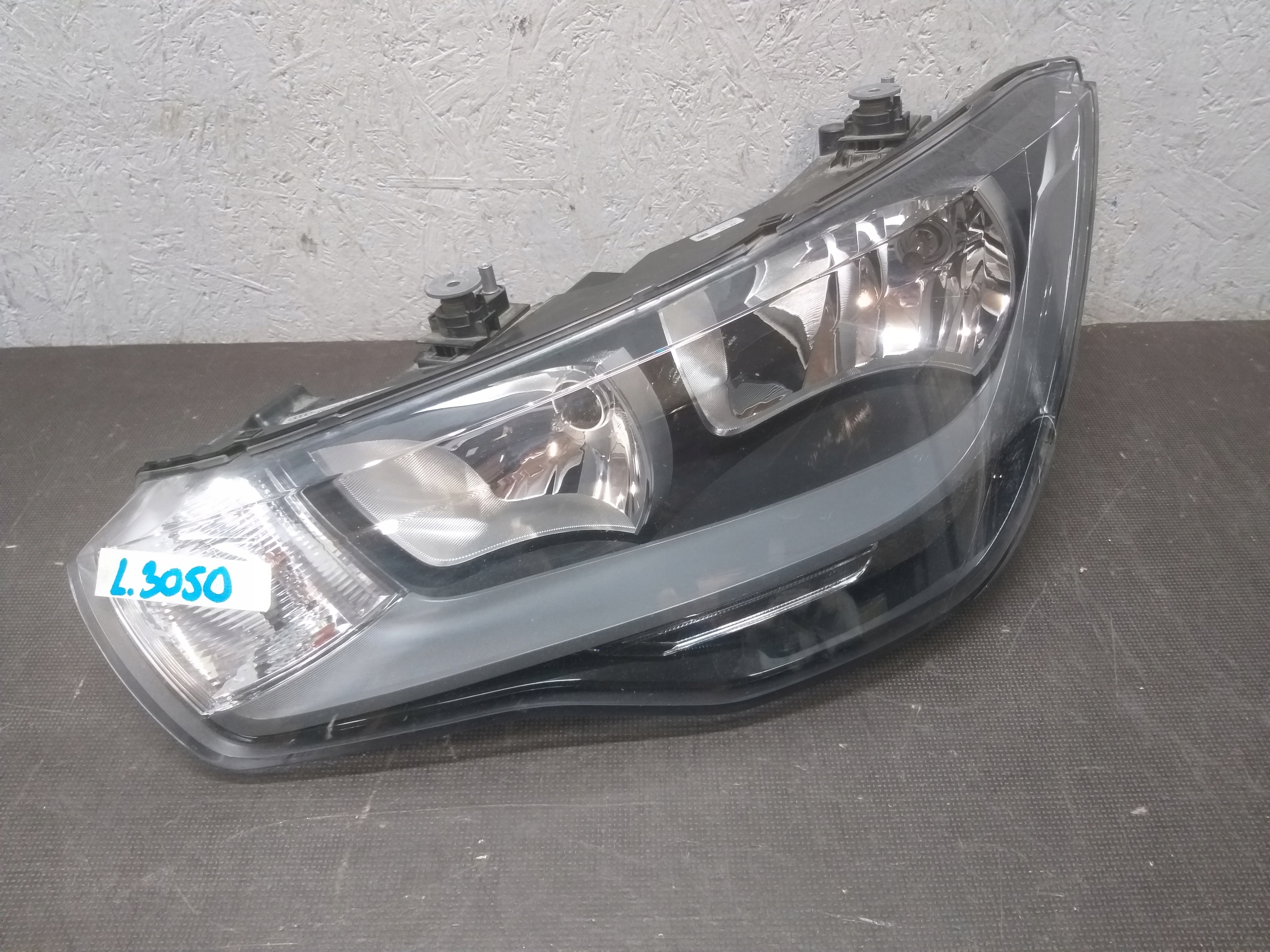 ФАРА ПЕРЕД ЛІВА AUDI A1x0941003
