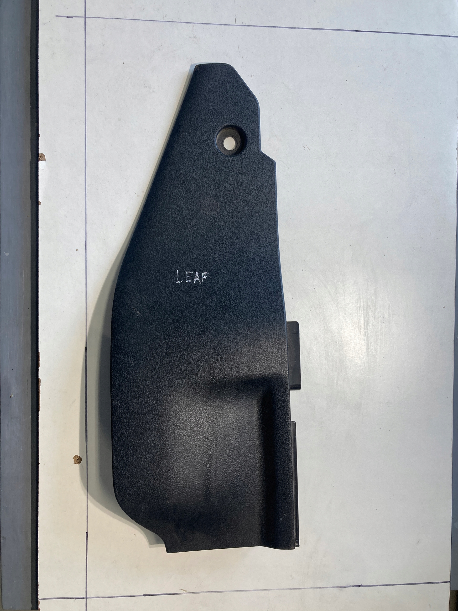 689213NL1A NISSAN LEAF ZAŚLEPKA OSŁONA TUNELU