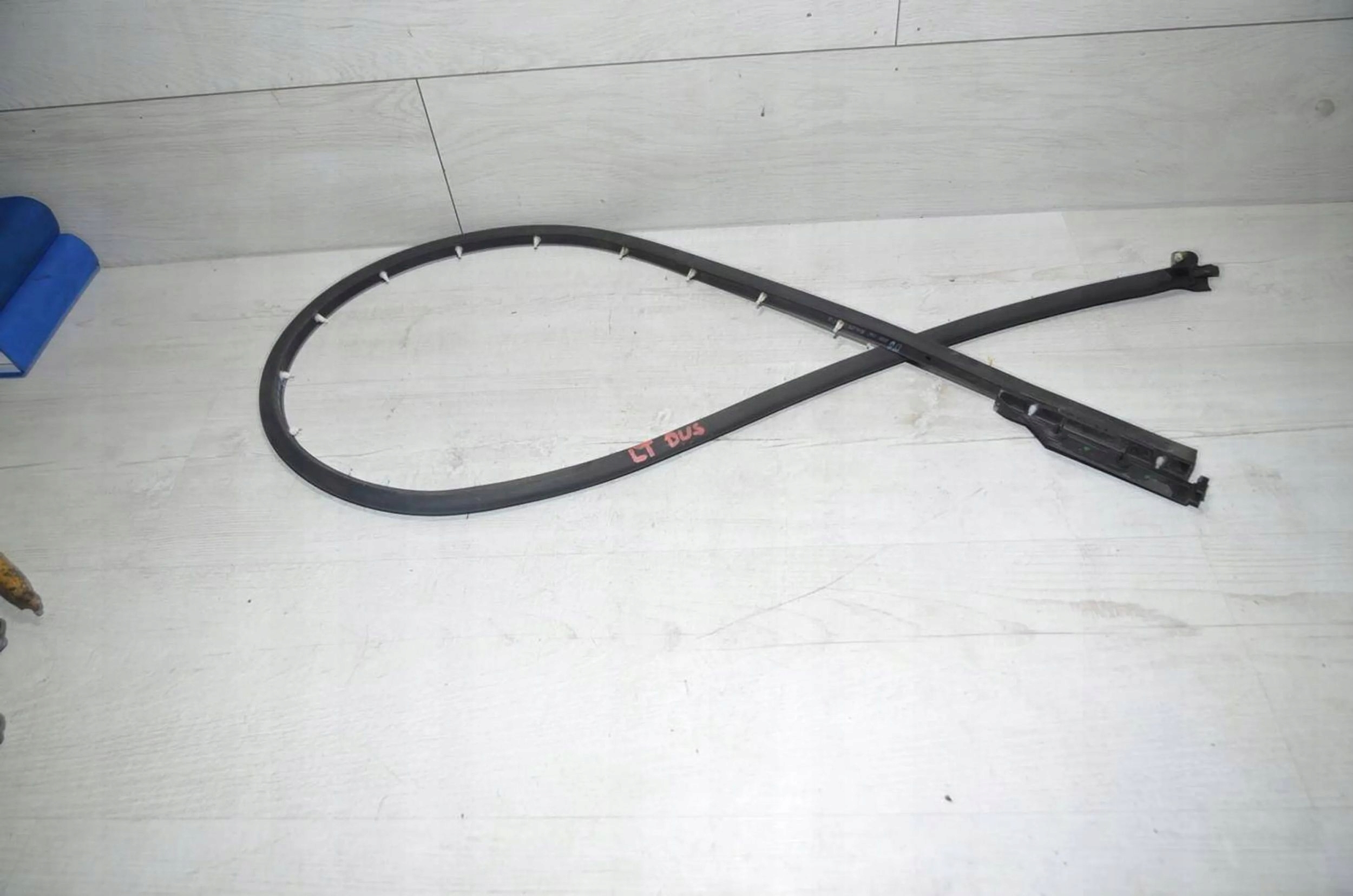 Dacia Duster II 2018 rear part side left gasket windows door