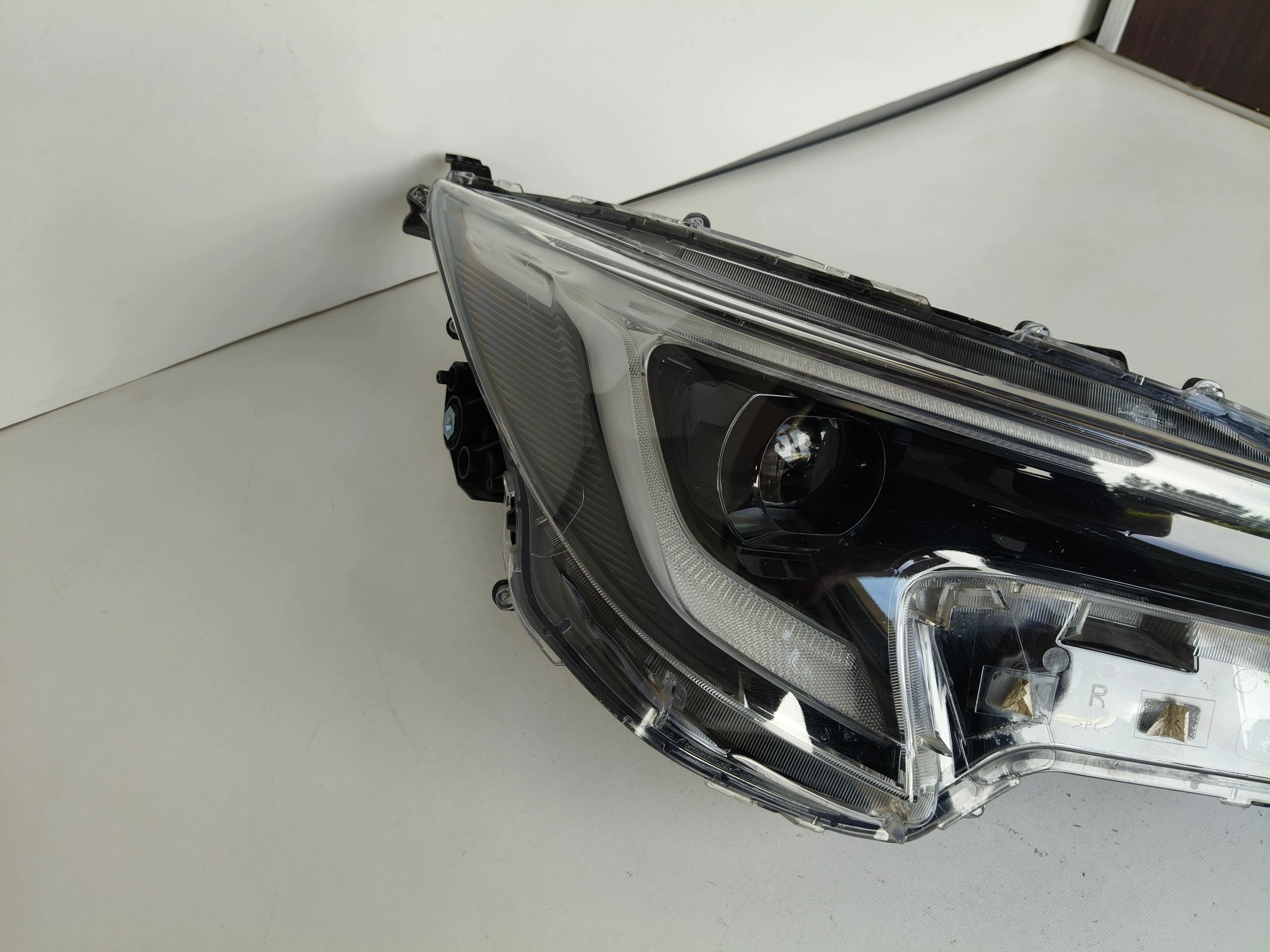 light right REFLEKTOR TOYOTA COROLLA E21 23- LIFT FULL LED