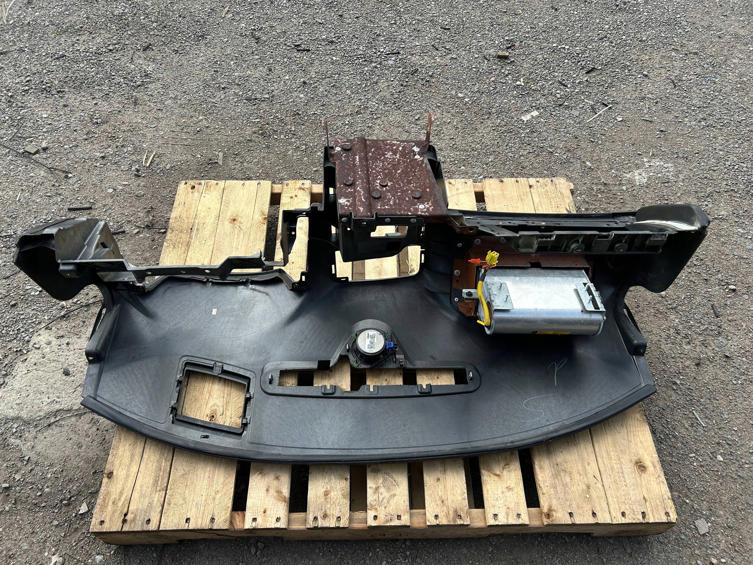 dashboard instrument panel cockpit console HUD airbag Chevrolet Corvette C6 2005r