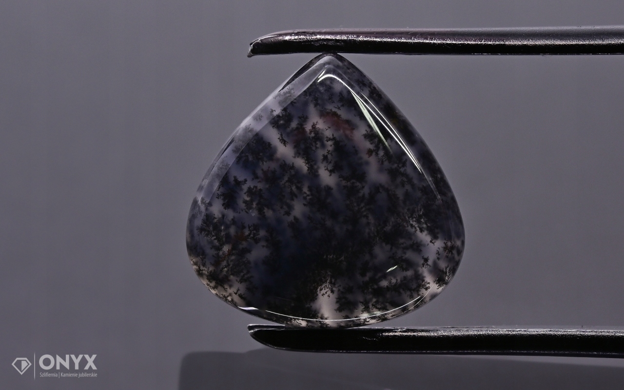 Dendritový achát z Kazachstánu mělký slzný 14,5x14