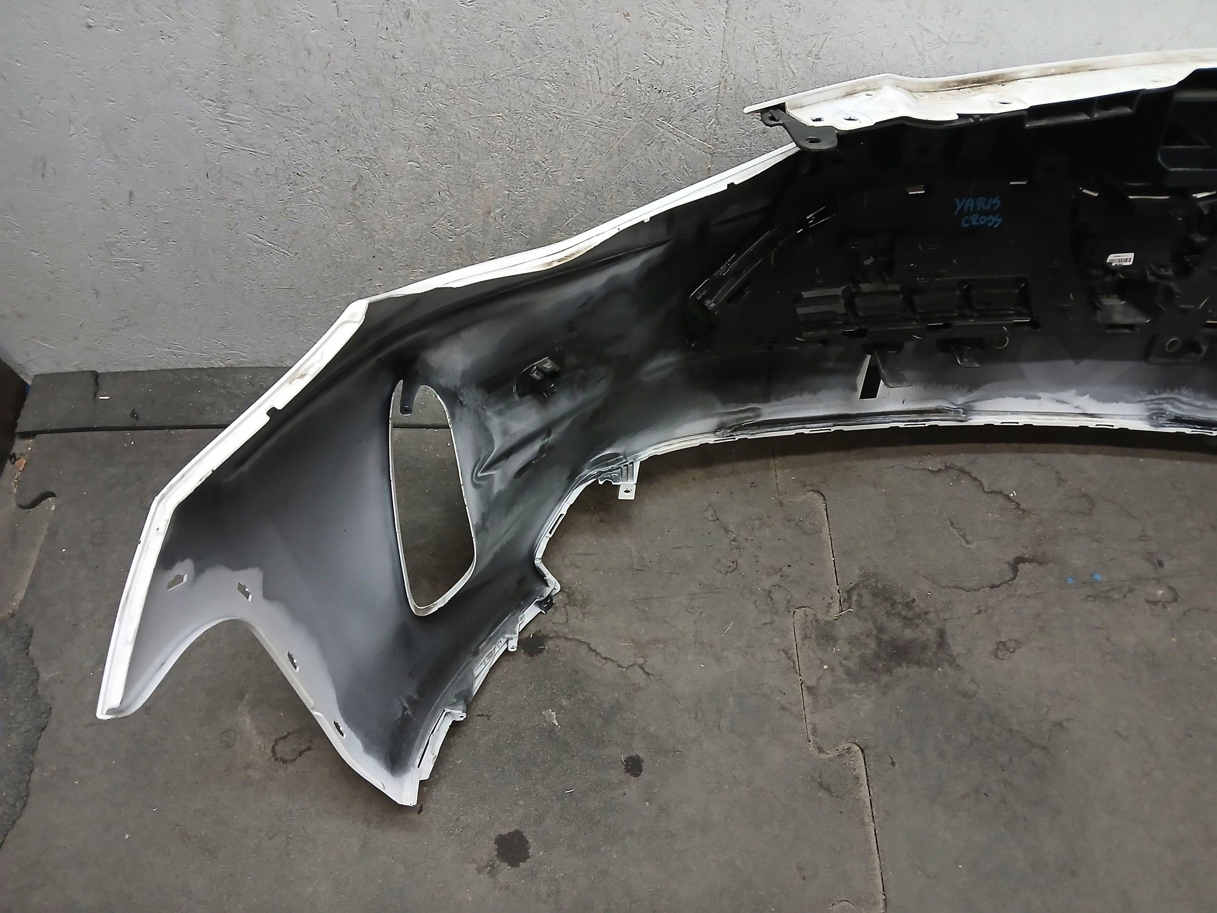 bumper front TOYOTA YARIS CROSS