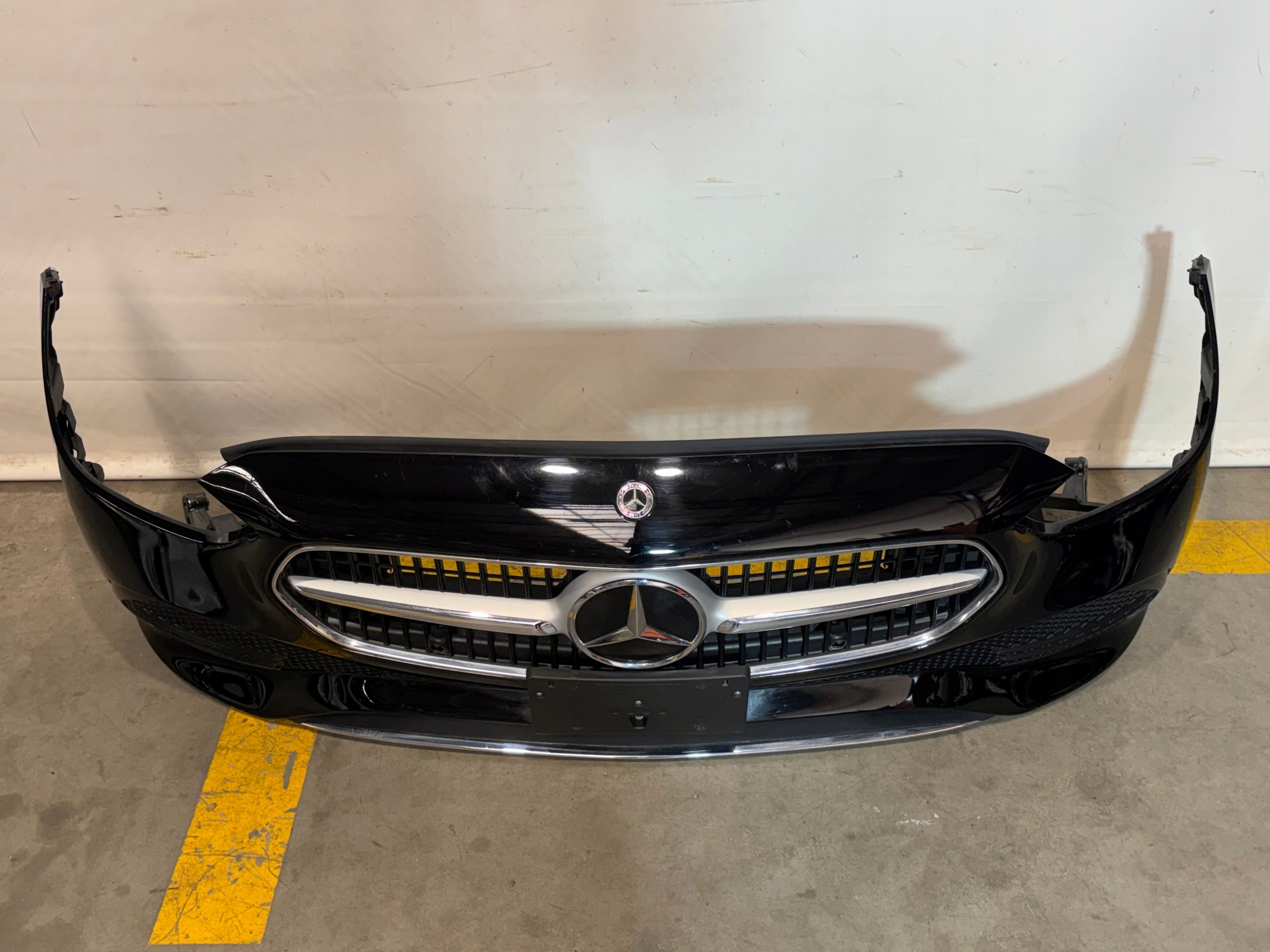 IDEALNY bumper KPL. front front MERCEDES W206 colour: 041 1