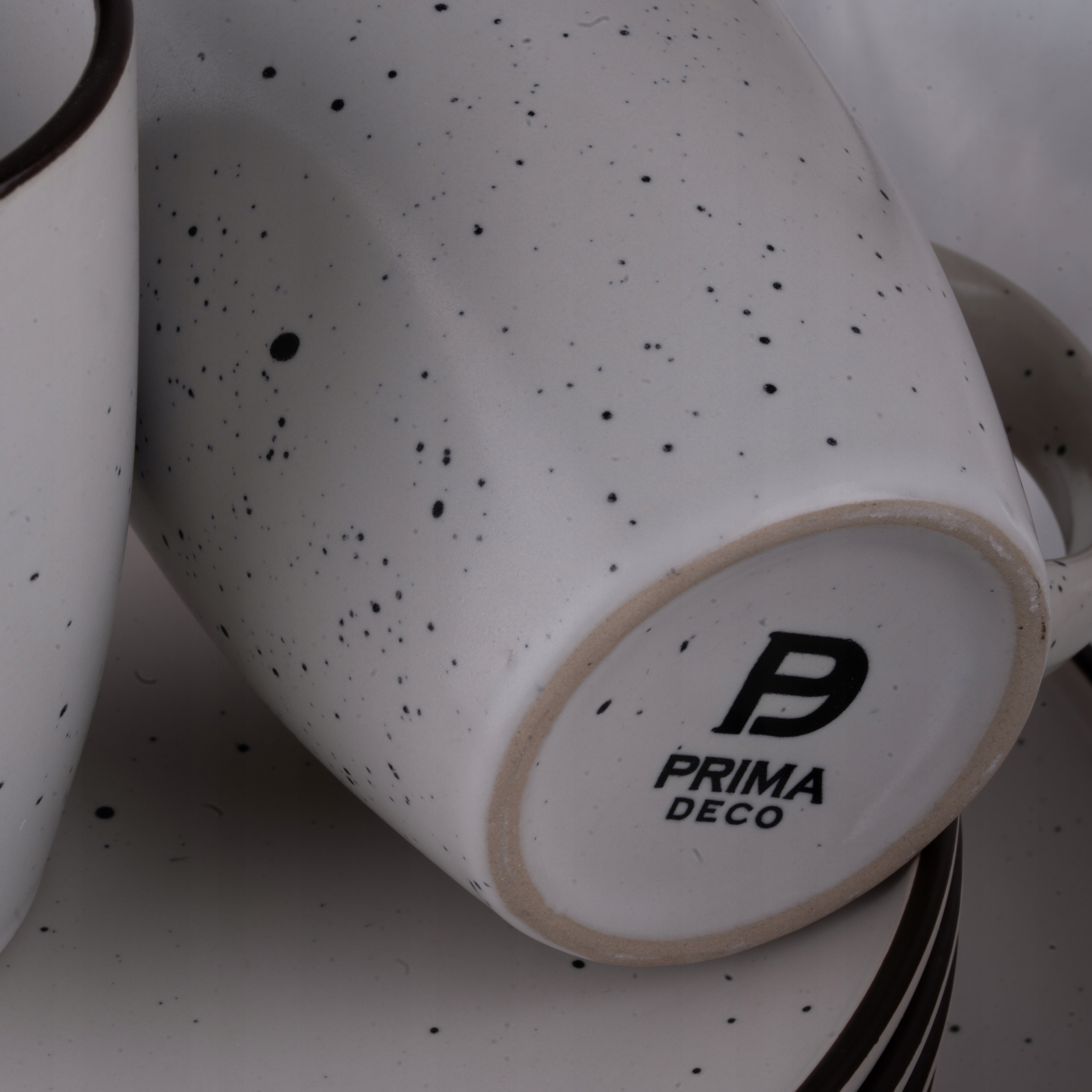 SERWIS OBIADOWY NAKRAPIANY 24EL KOMPLET TALERZY Z KUBKAMI KAMIONKA MATOWY Kształt Okrągły