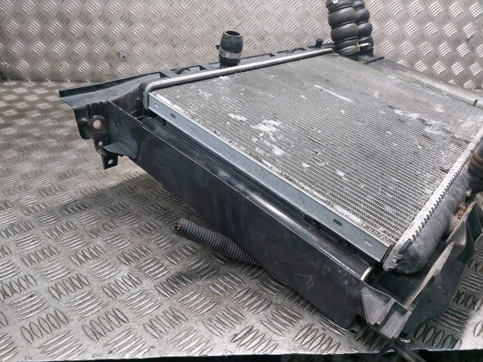 support panel for radiators pillar iron + radiator PEUGEOT 5008 and 1.6 HDI