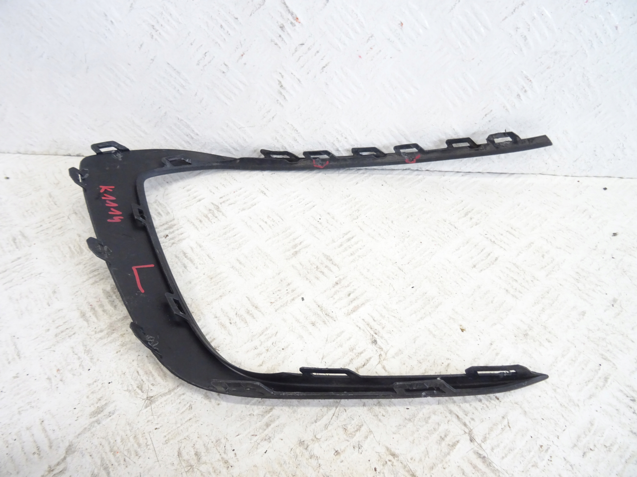 grid of a bumper front front right VW GOLF VIII R-LINE 5H0853764