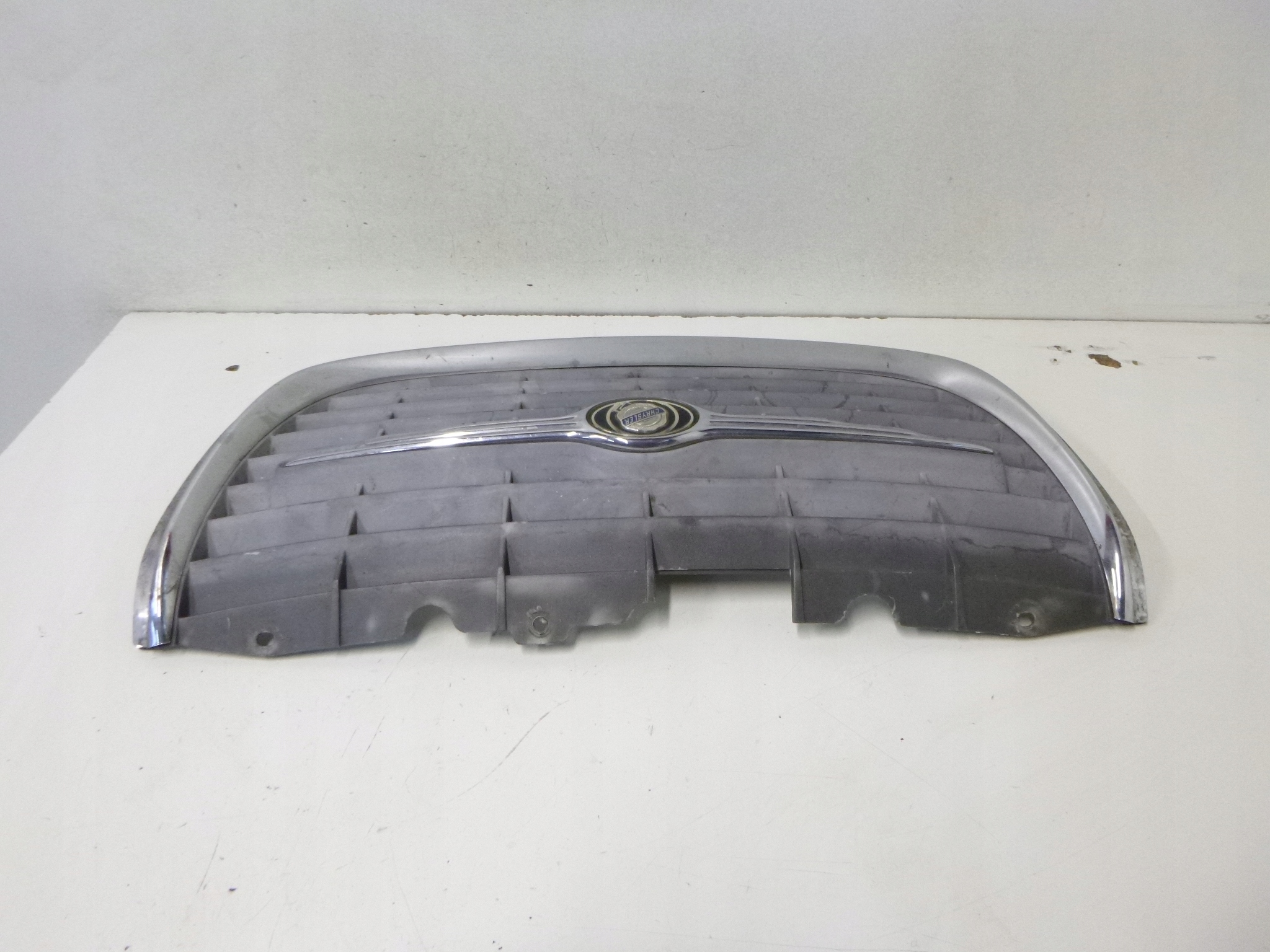 GRILL GRILL CHRYSLER 300M 2001R.