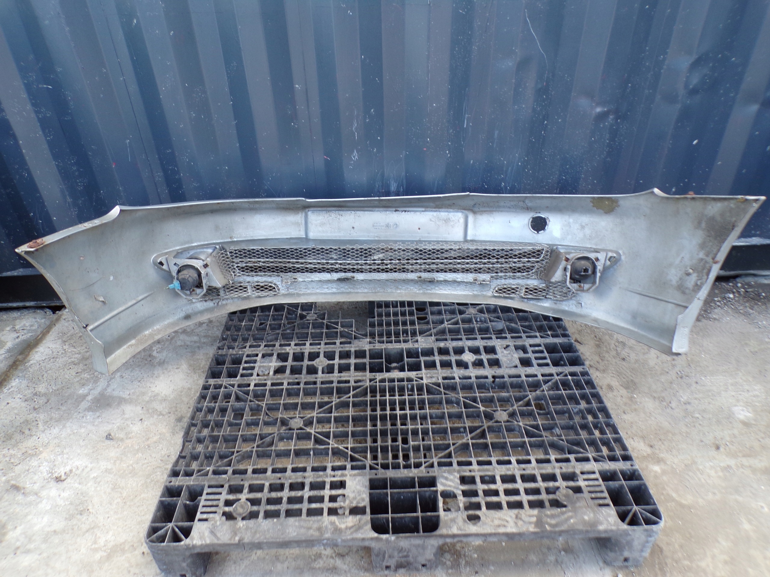 front bumper front FORD MONDEO 2 II ST2000 + thresholds (R1)