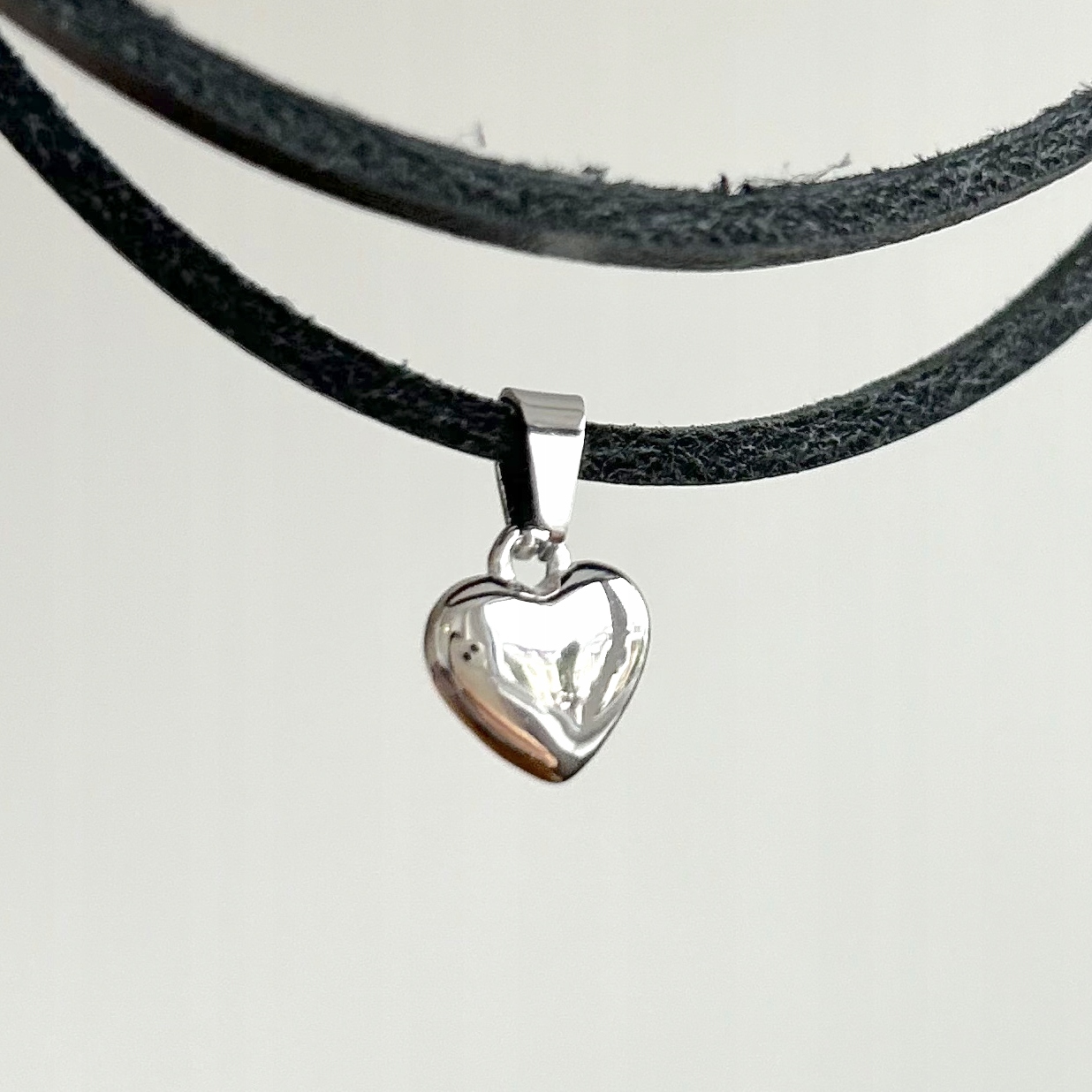 Choker kožený přívěsek Řemínek na krk malé srdce nerez módní