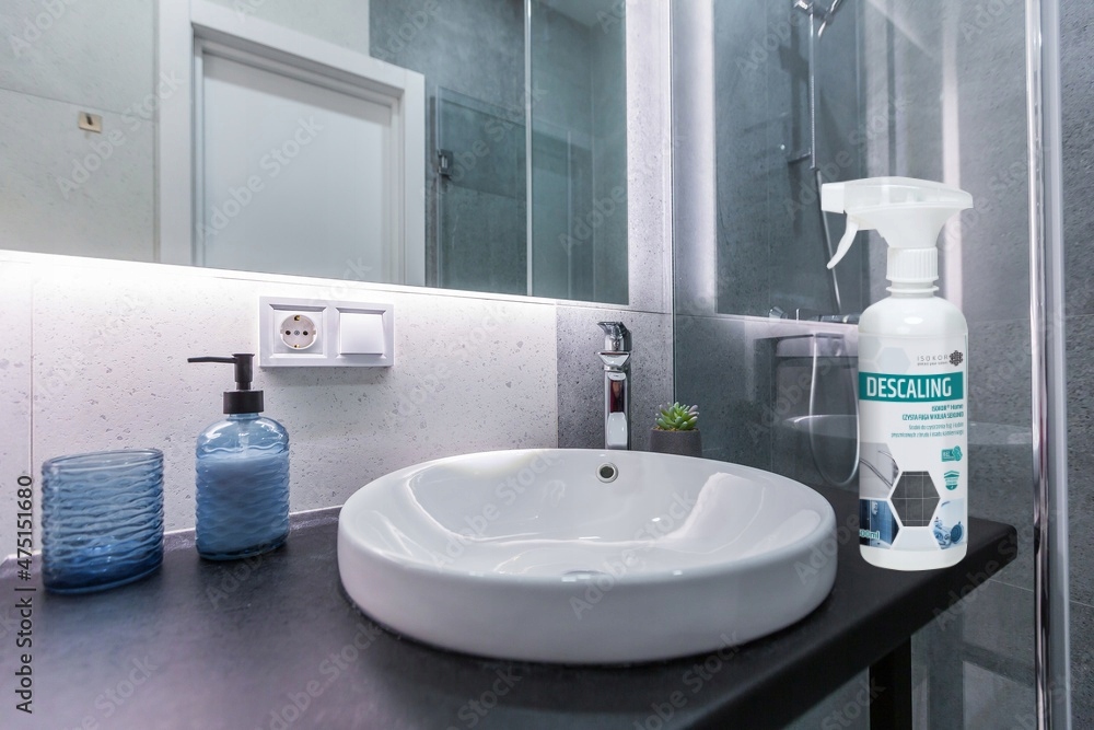 ŚRODEK DO CZYSZCZENIA FUG I ZLEWU Z OSADU KAMIENNEGO 1L ISOKOR Marka Isokor