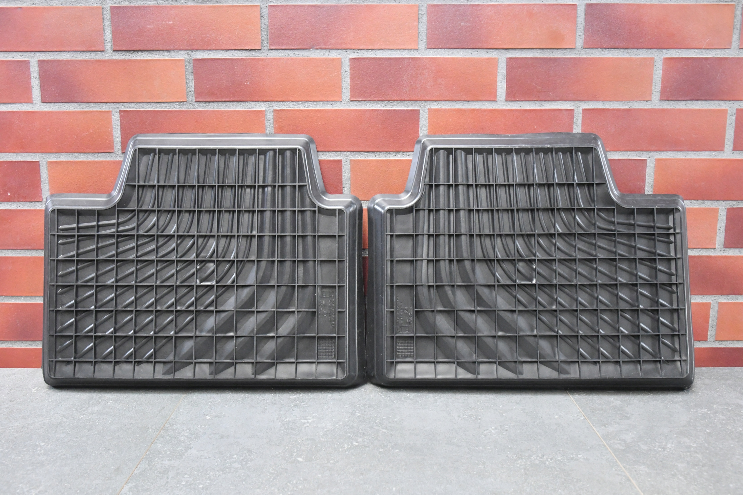 mats rear. rubber BMW 3 G20 G21 ORYGINALNE 0km 2462751