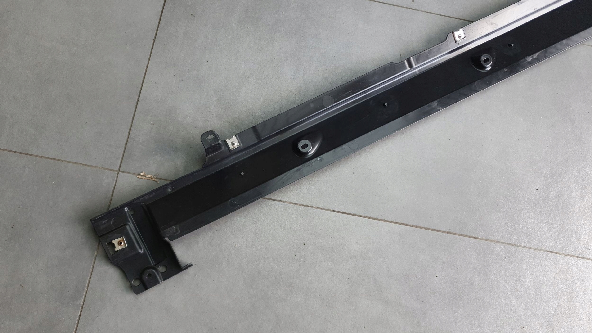 Audi Q8 cover chassis side left 4M8825211