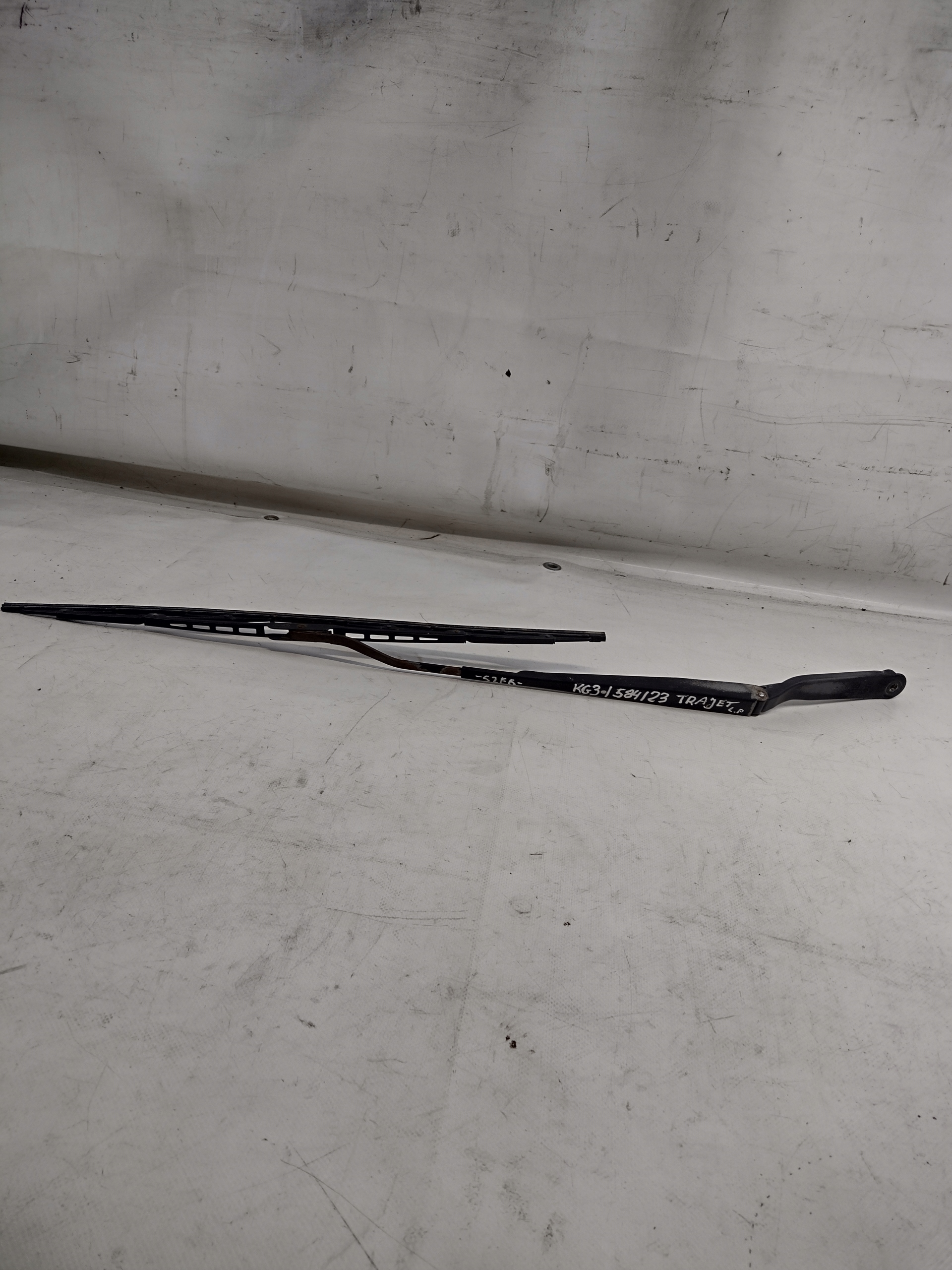 wiper arm left front Hyundai Trajet